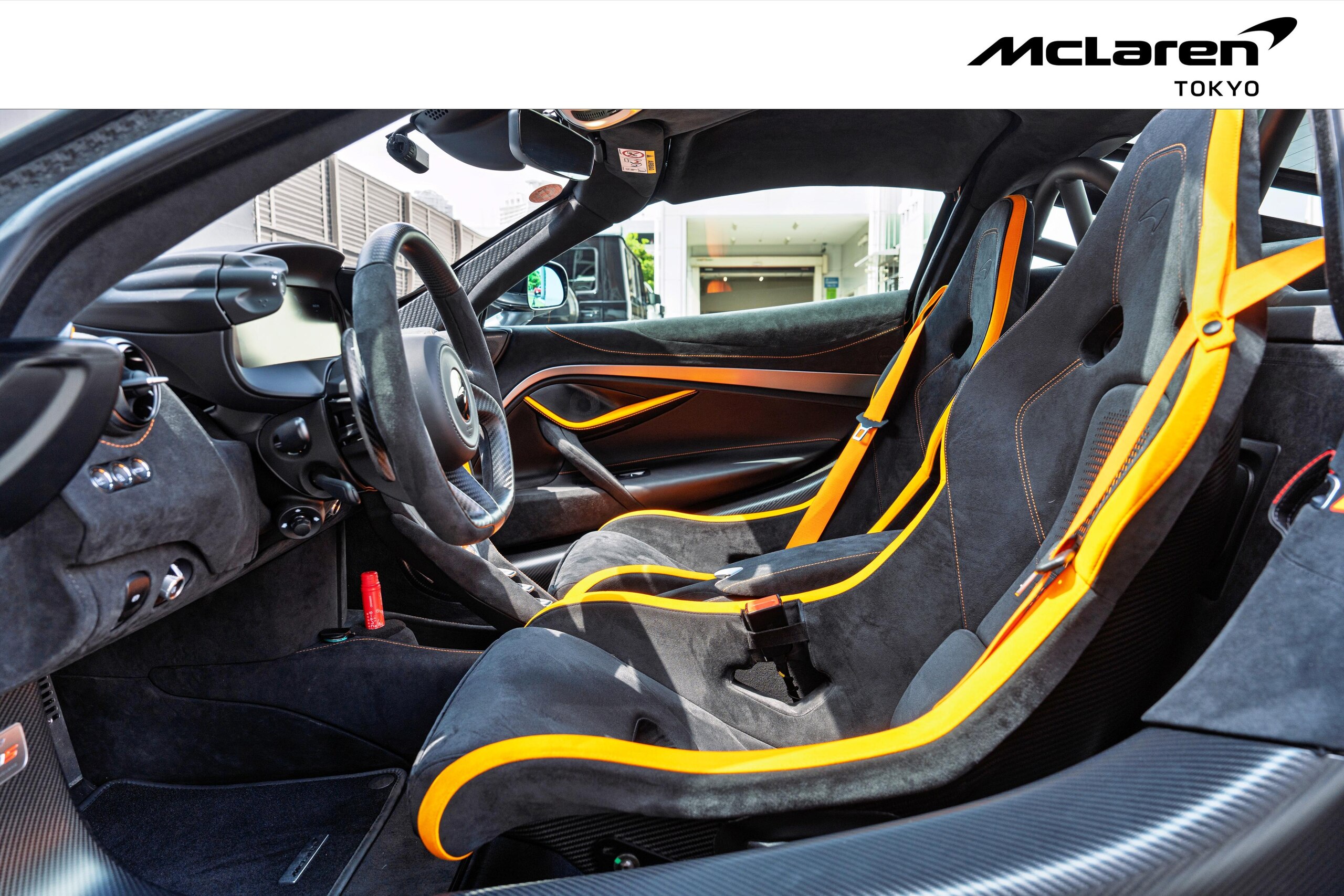 2025 McLaren 750S — Photo 9 / 17