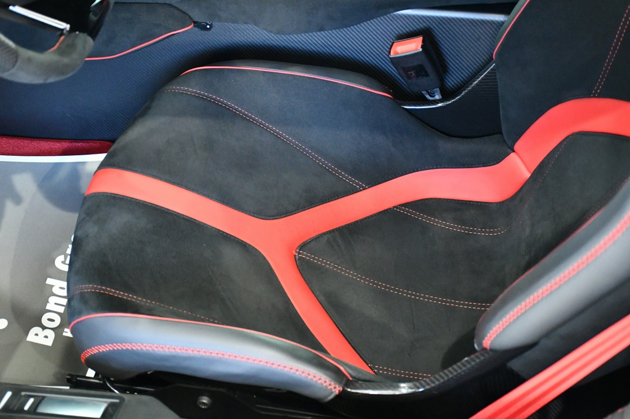 2019 Lamborghini Aventador SVJ — Photo 26 / 46