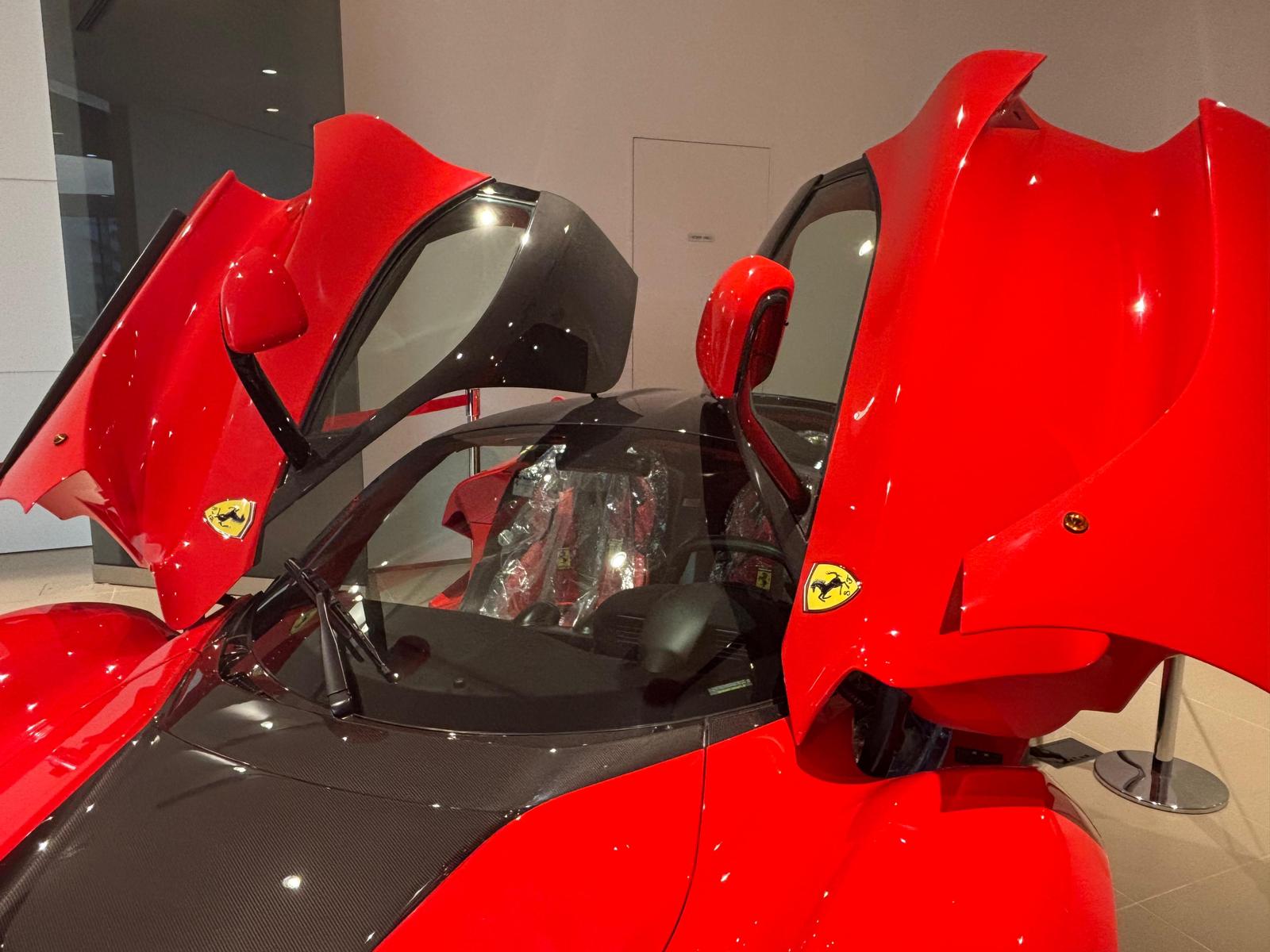 2018 Ferrari LaFerrari — Photo 9 / 18