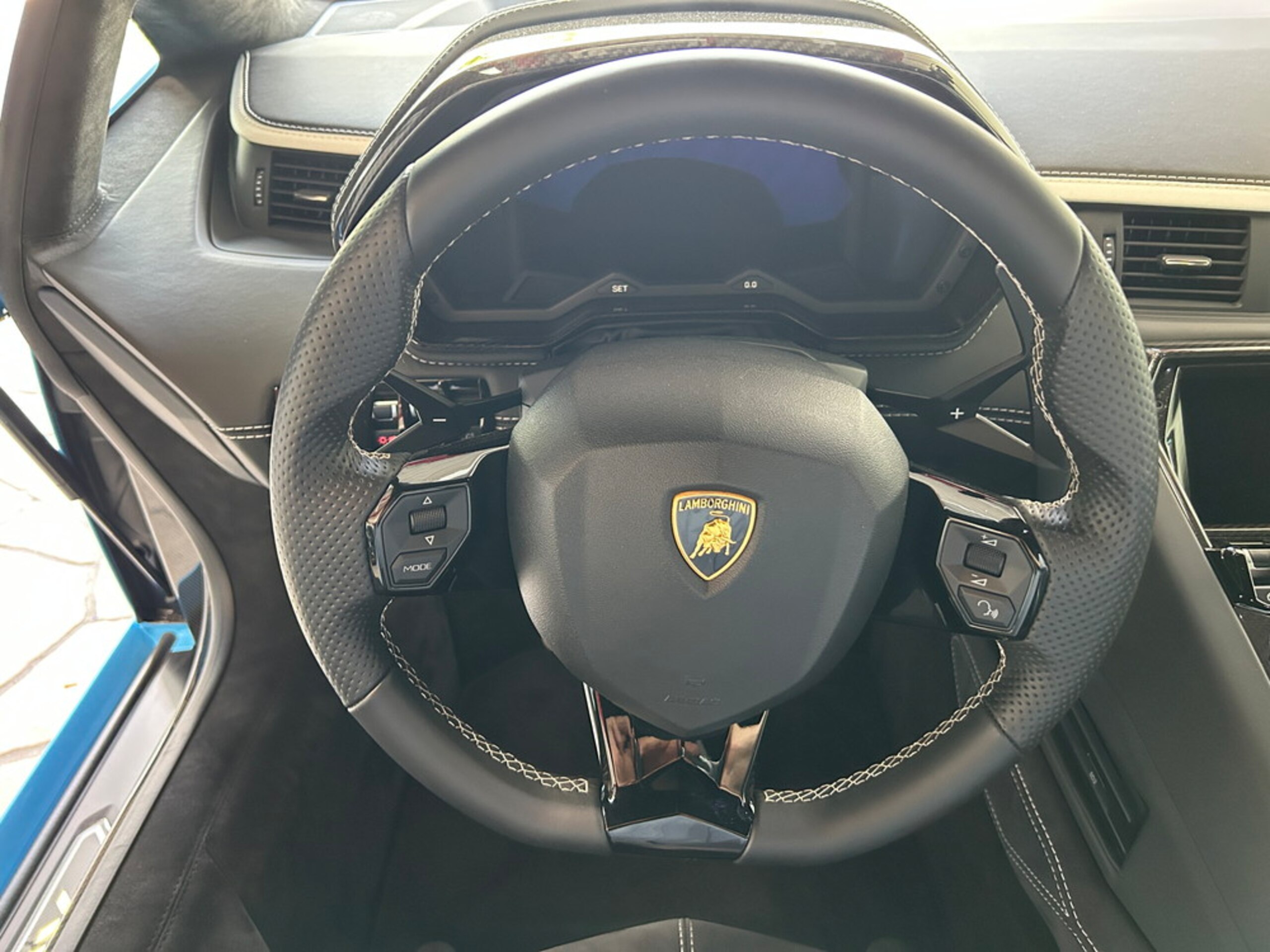 2018 Lamborghini Aventador S — Photo 6 / 18