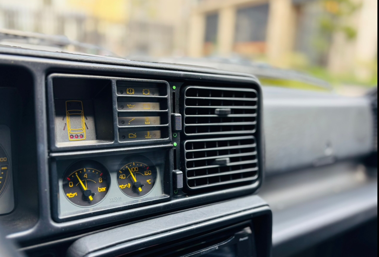 1993 Lancia Delta HF Integrale Evoluzione — Photo 9 / 15