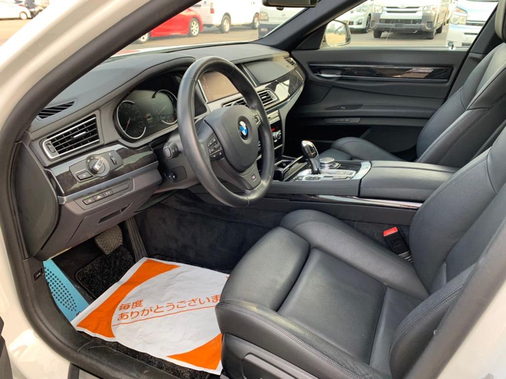 2015 BMW 740i M Sport — Photo 15 / 27