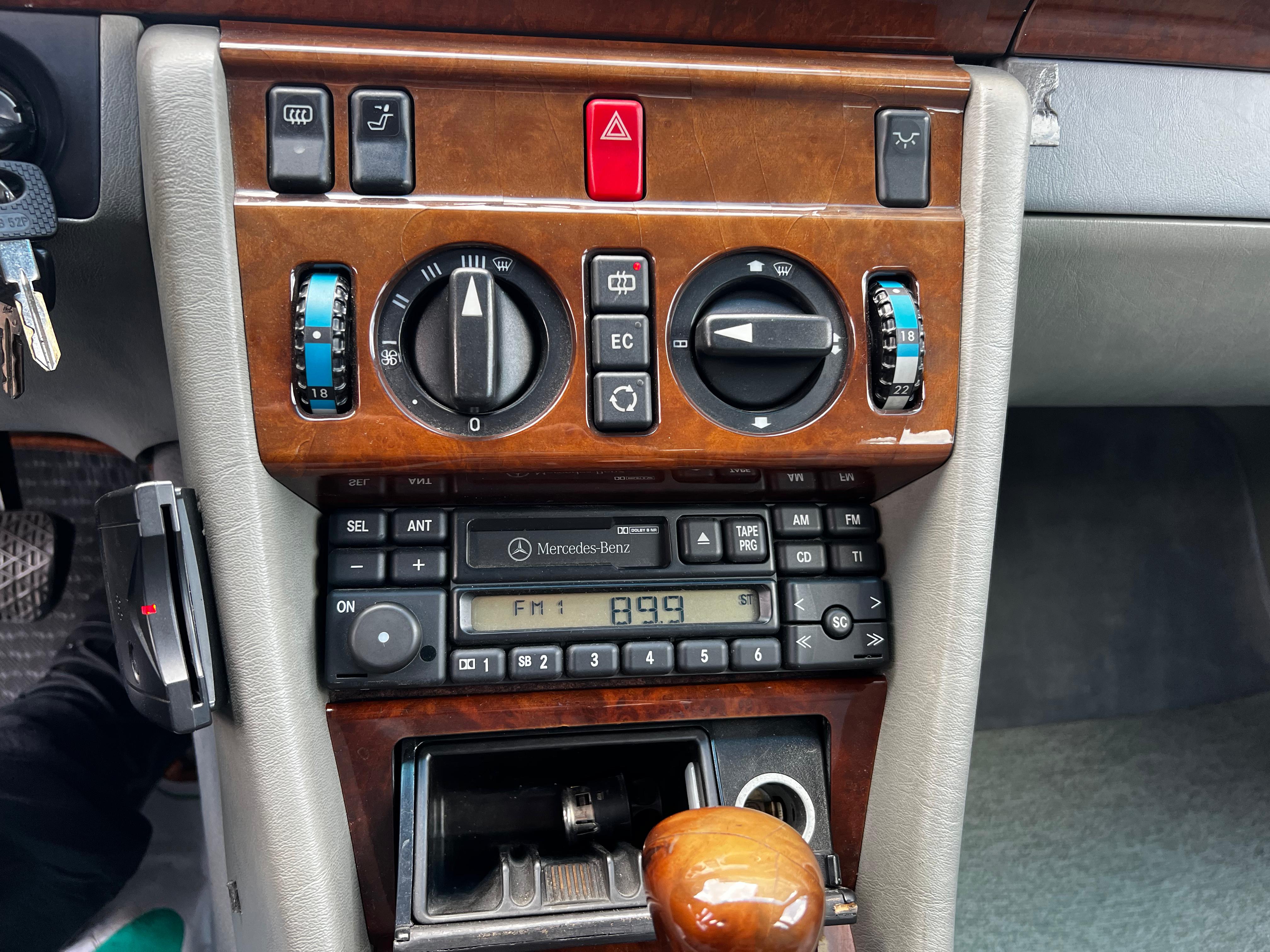 1994 Mercedes Benz E320 AMG — Photo 10 / 16