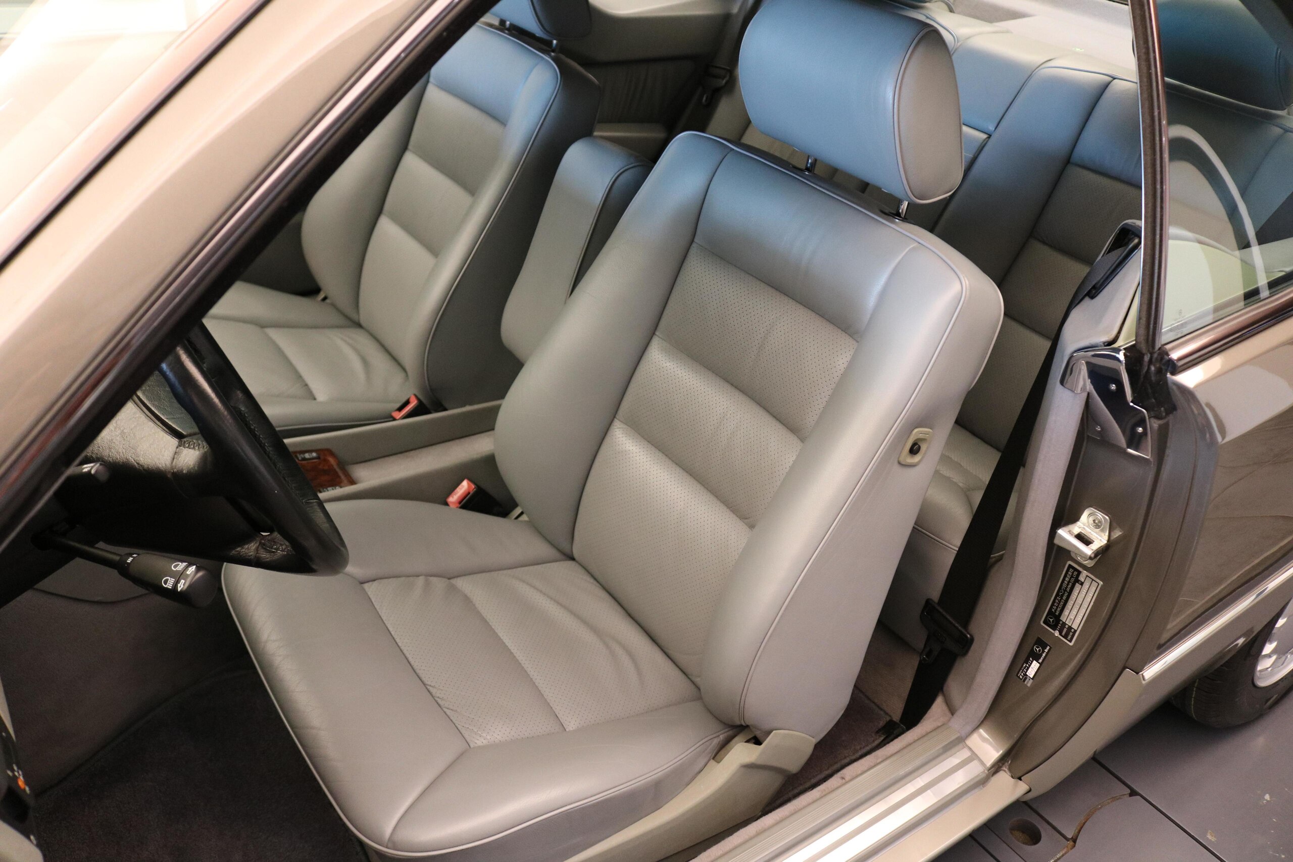 1991 Mercedes Benz 300CE-24 — Photo 10 / 19