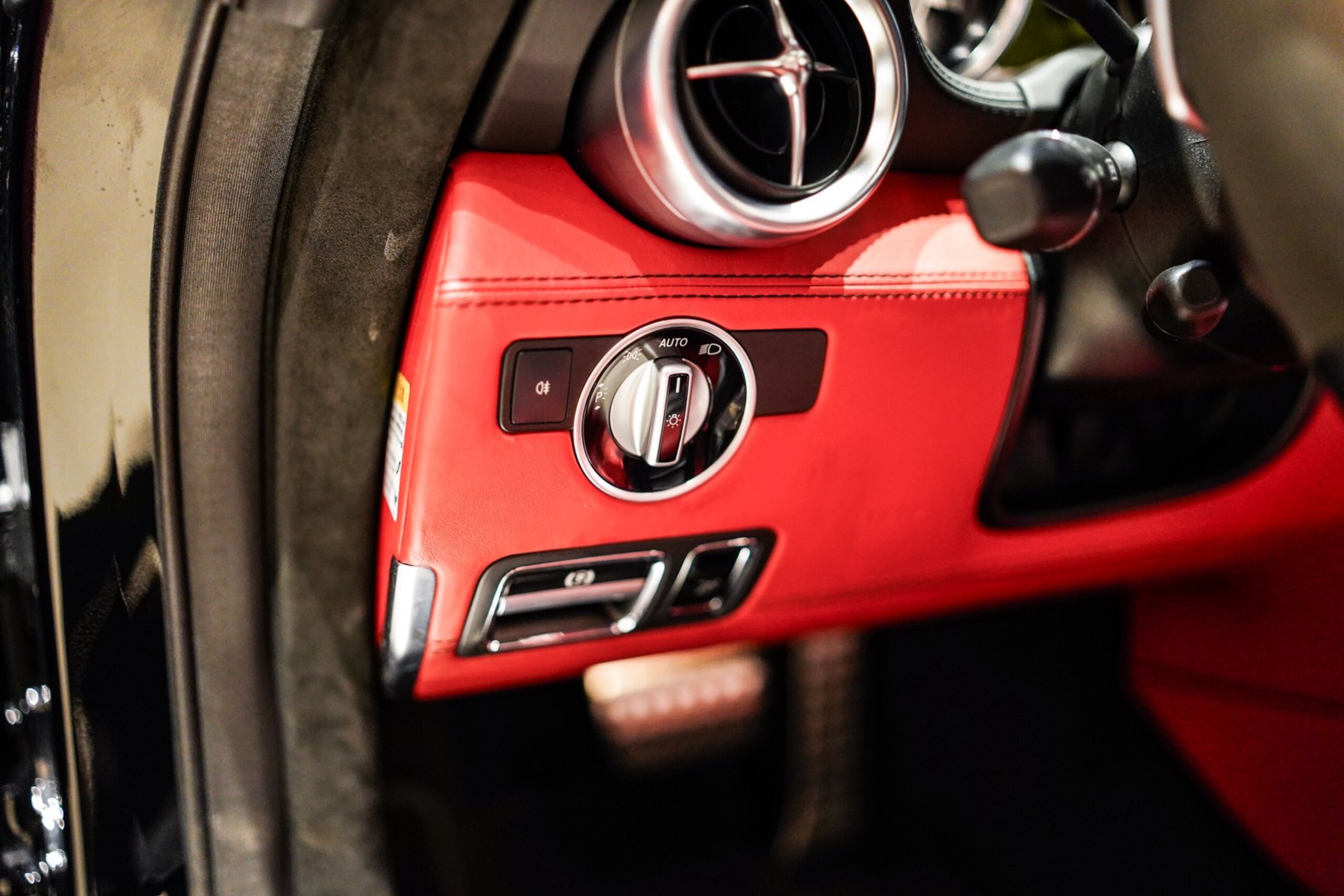 2013 Mercedes Benz SLS AMG Roadster — Photo 12 / 20
