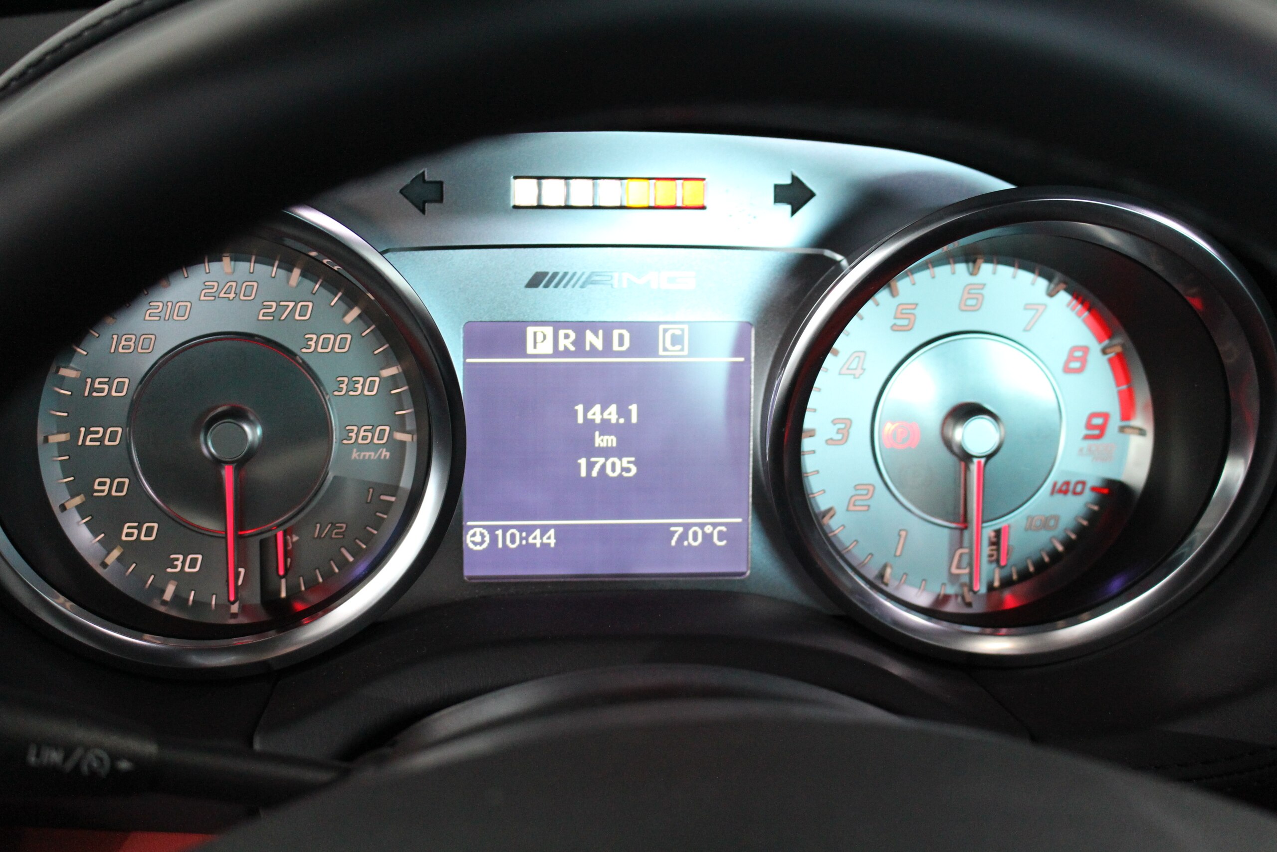 2010 Mercedes Benz SLS AMG — Photo 15 / 20