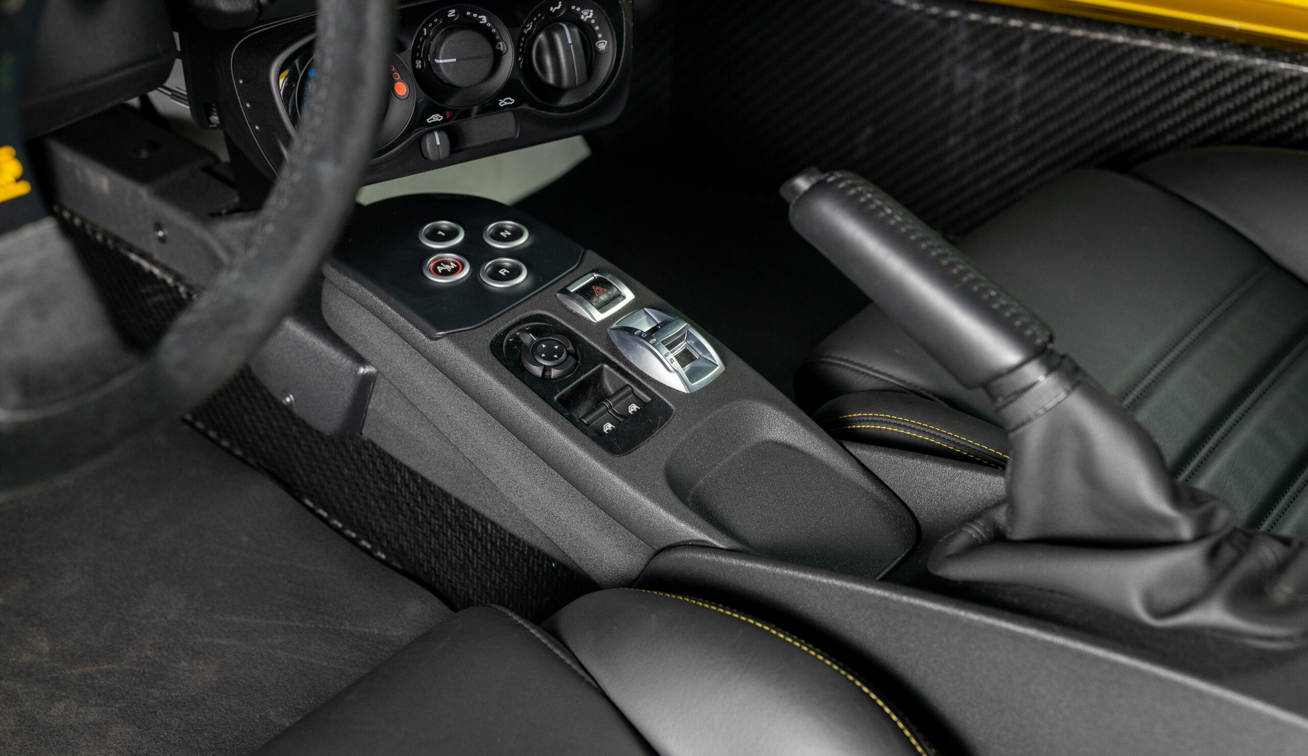 2016 Alfa Romeo 4C — Photo 10 / 17