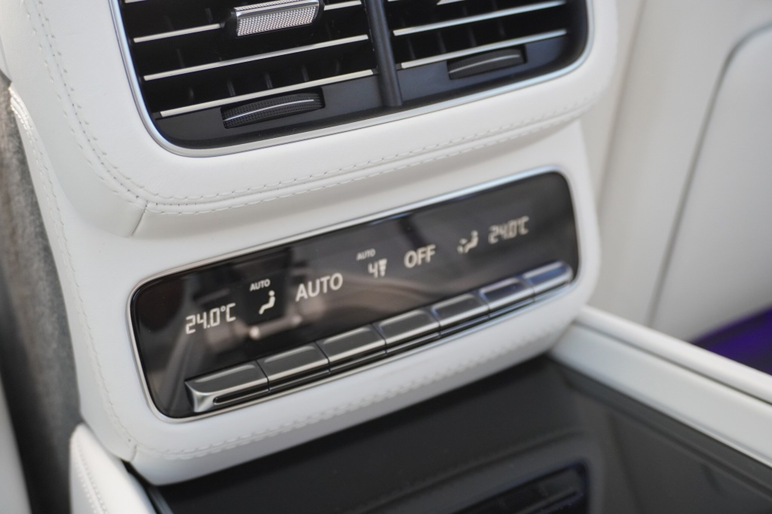 2023 Mercedes Benz Maybach GLS 600 4Matic — Photo 30 / 35