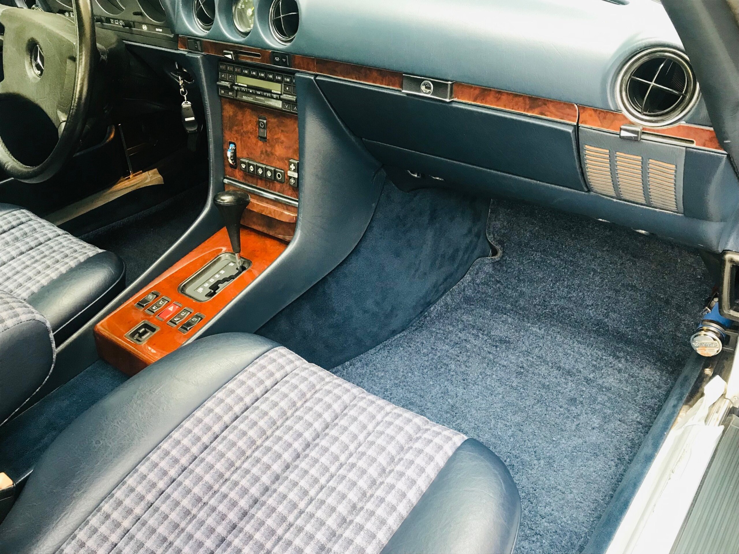 1987 Mercedes Benz SL560 — Photo 14 / 16