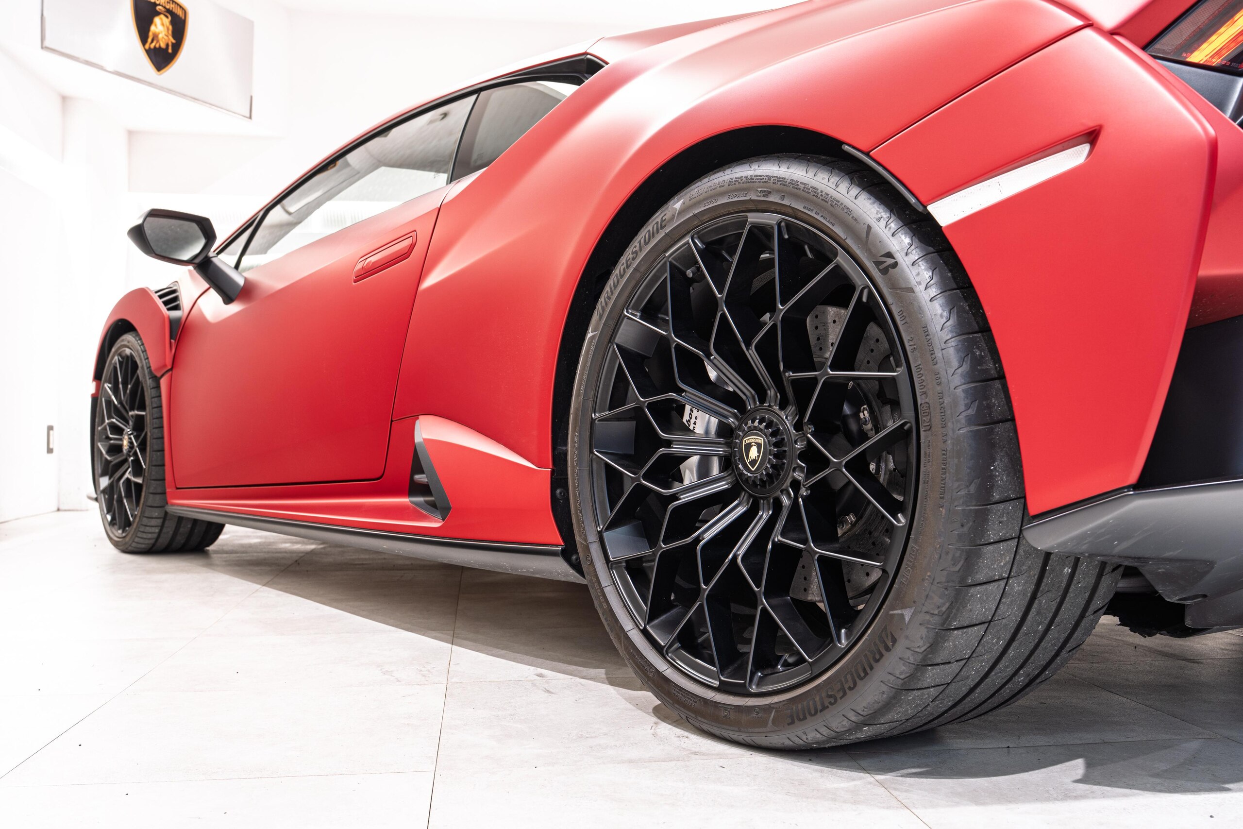 2022 Lamborghini Huracán STO — Photo 11 / 28