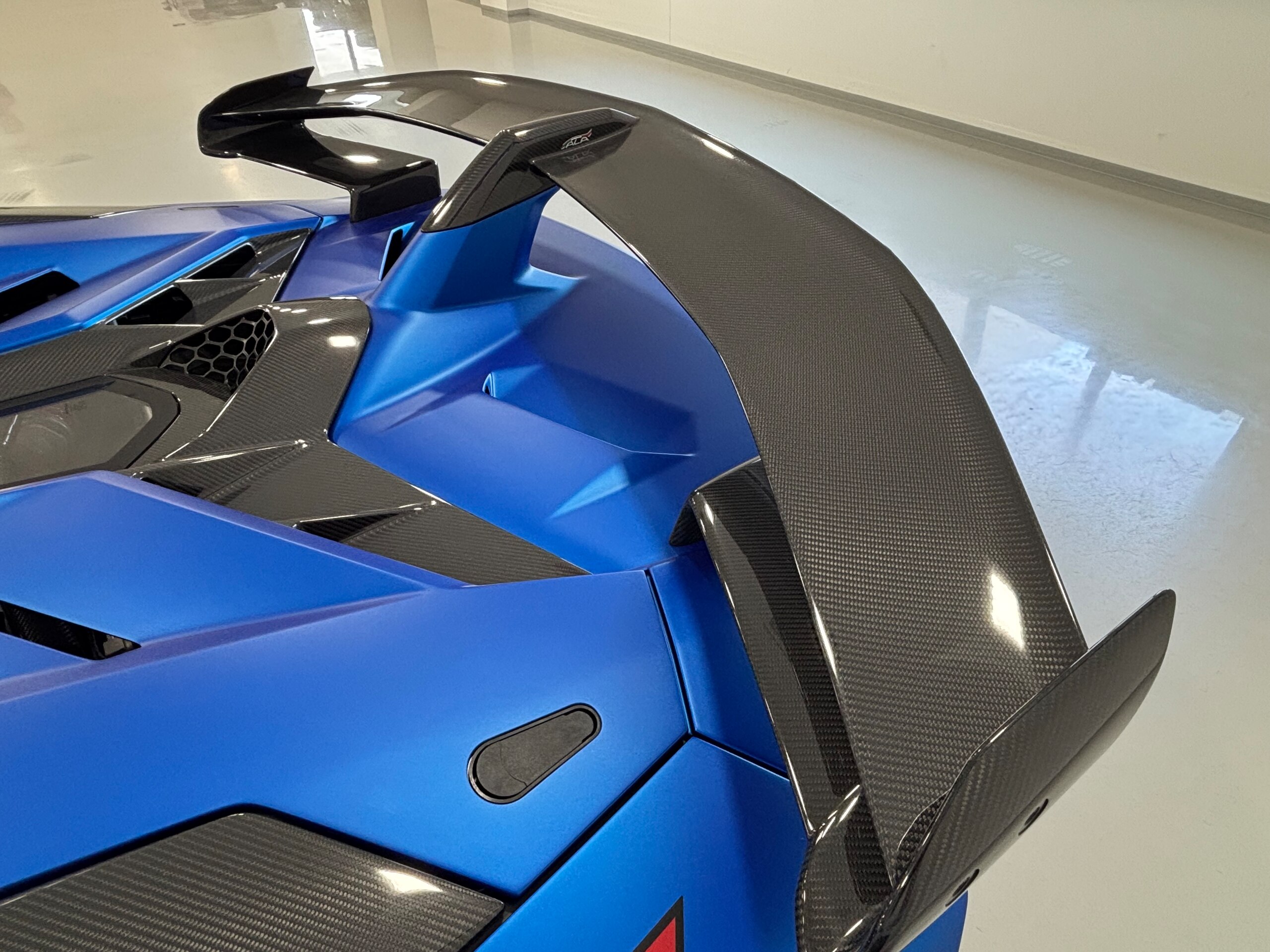 2020 Lamborghini Aventador SVJ Roadster — Photo 23 / 40