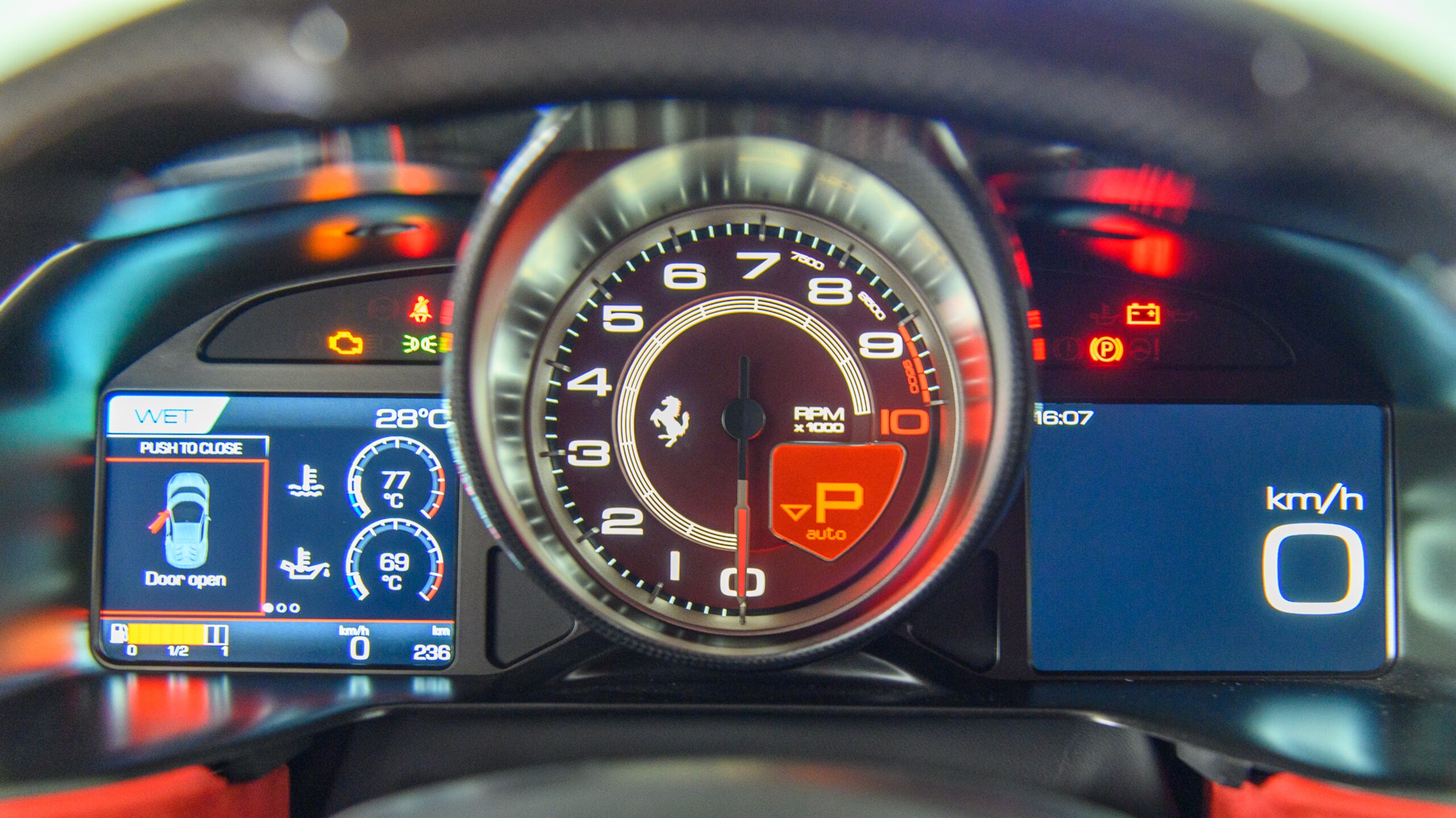 2023 Ferrari 812 Competizione — Photo 9 / 10