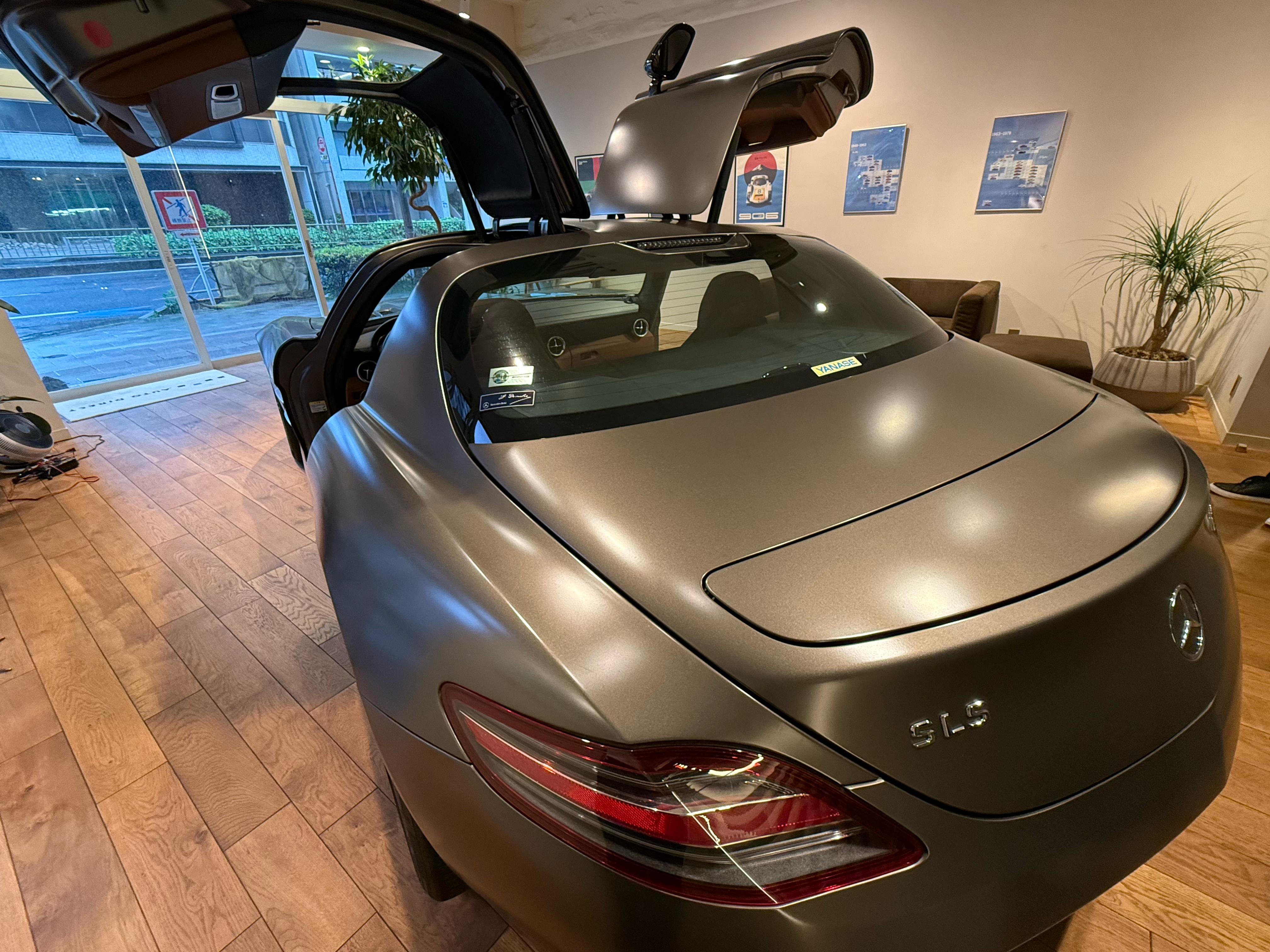2011 Mercedes Benz SLS AMG — Photo 10 / 17