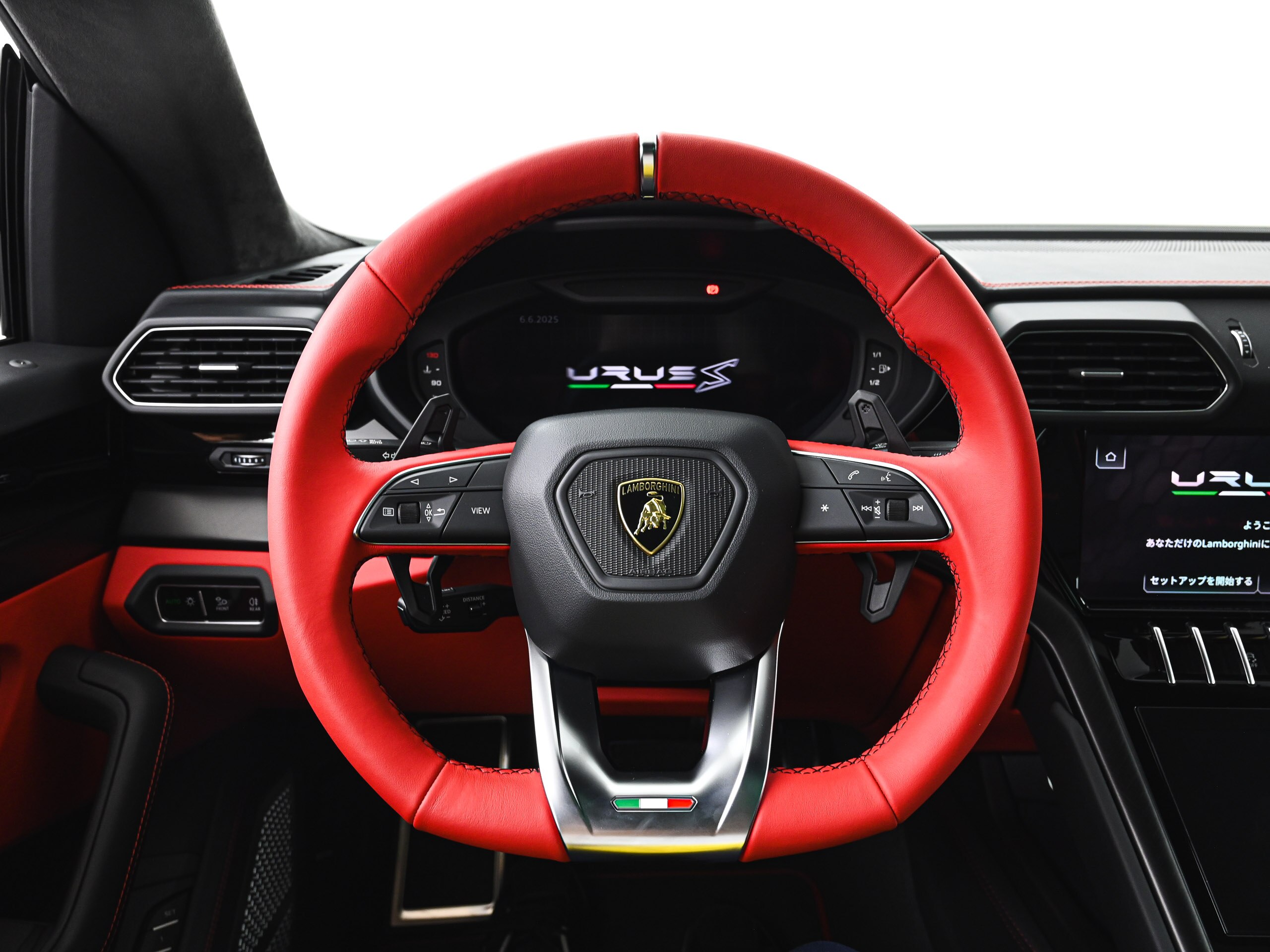 2025 Lamborghini Urus S — Photo 14 / 25