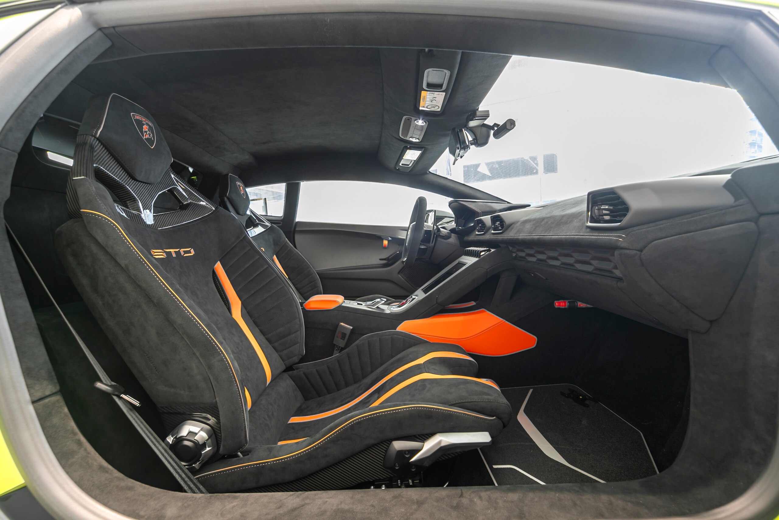 2023 Lamborghini Huracán STO — Photo 23 / 27