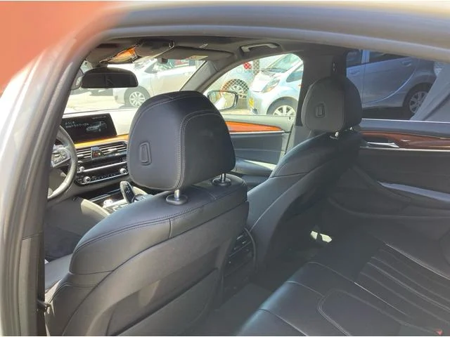 2018 BMW 530i M Sport — Photo 23 / 29