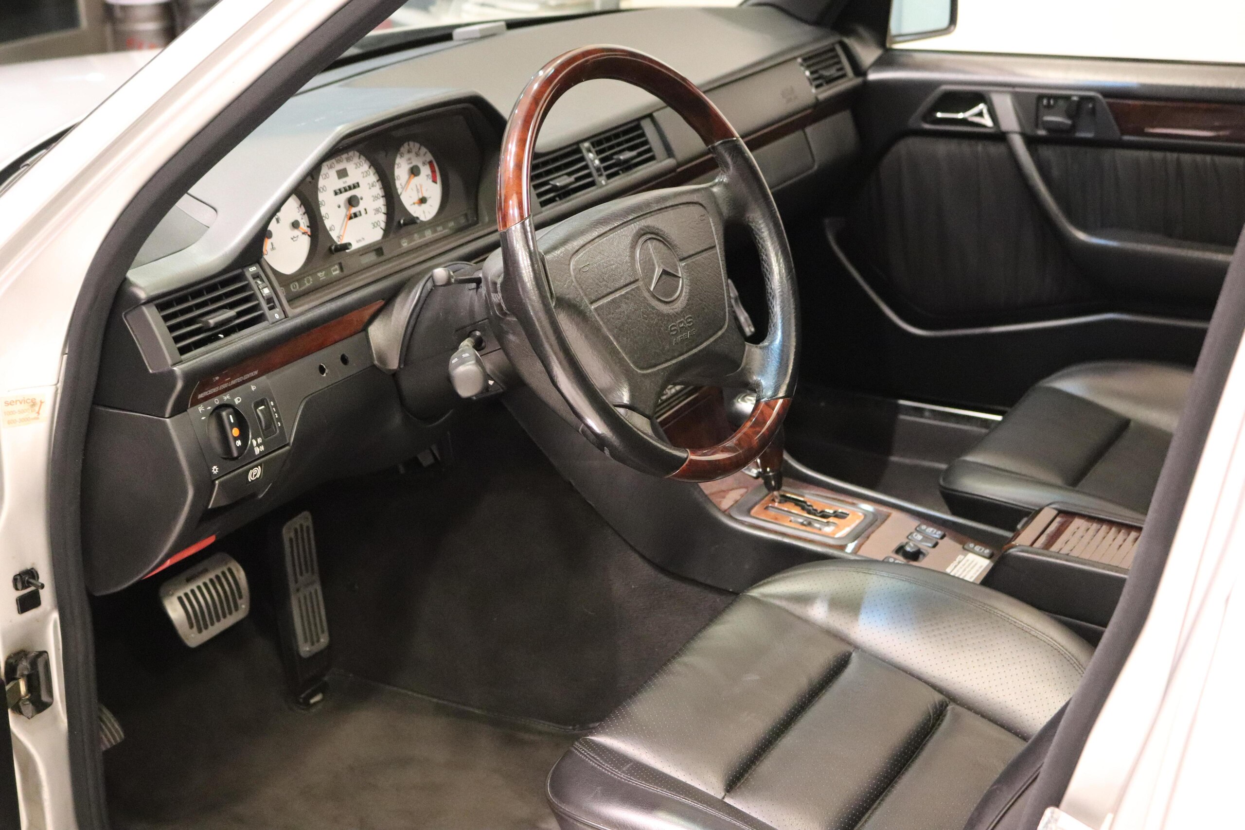 1994 Mercedes Benz E500 — Photo 6 / 19