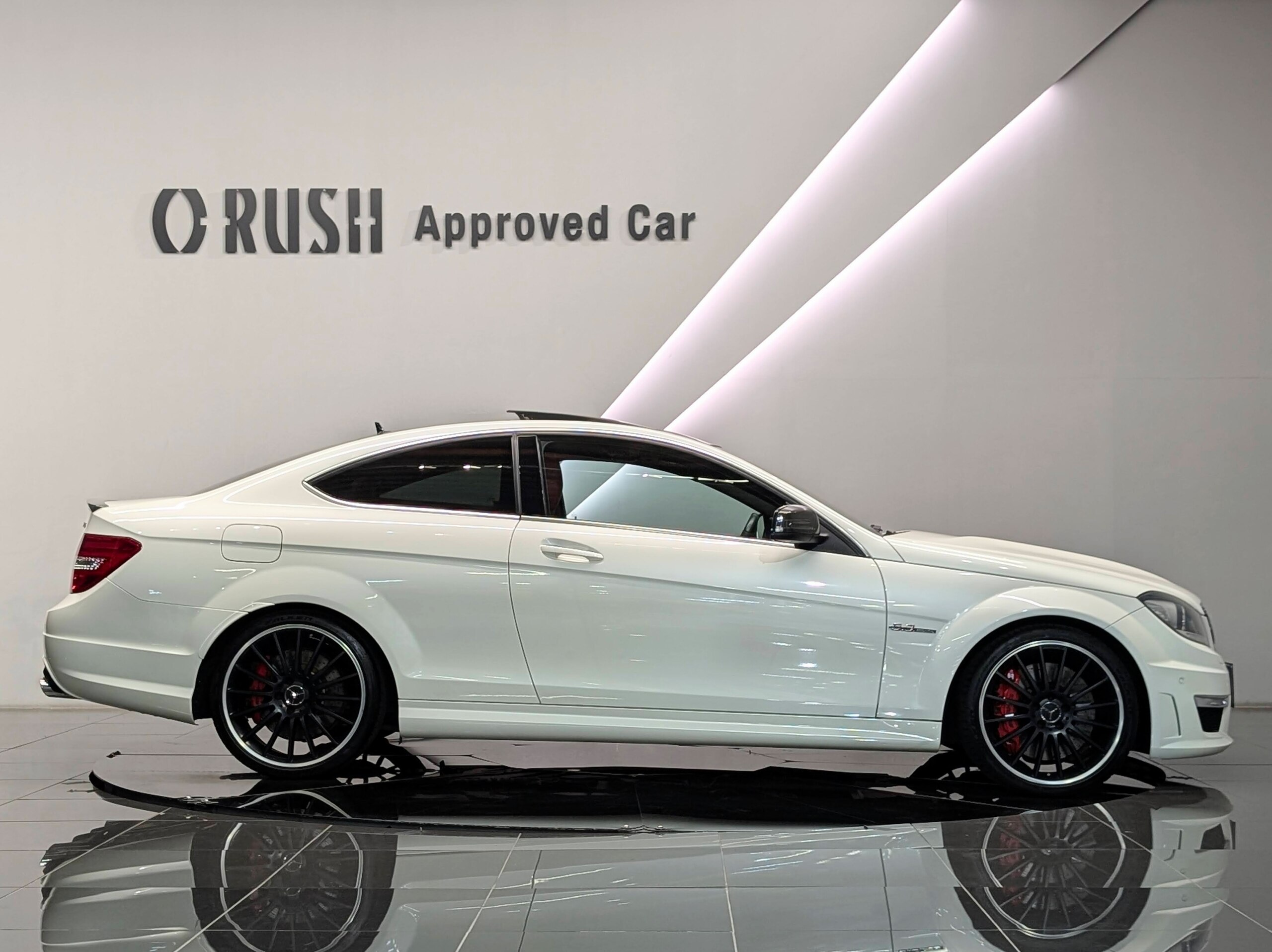 2012 Mercedes Benz C63 AMG — Photo 7 / 21