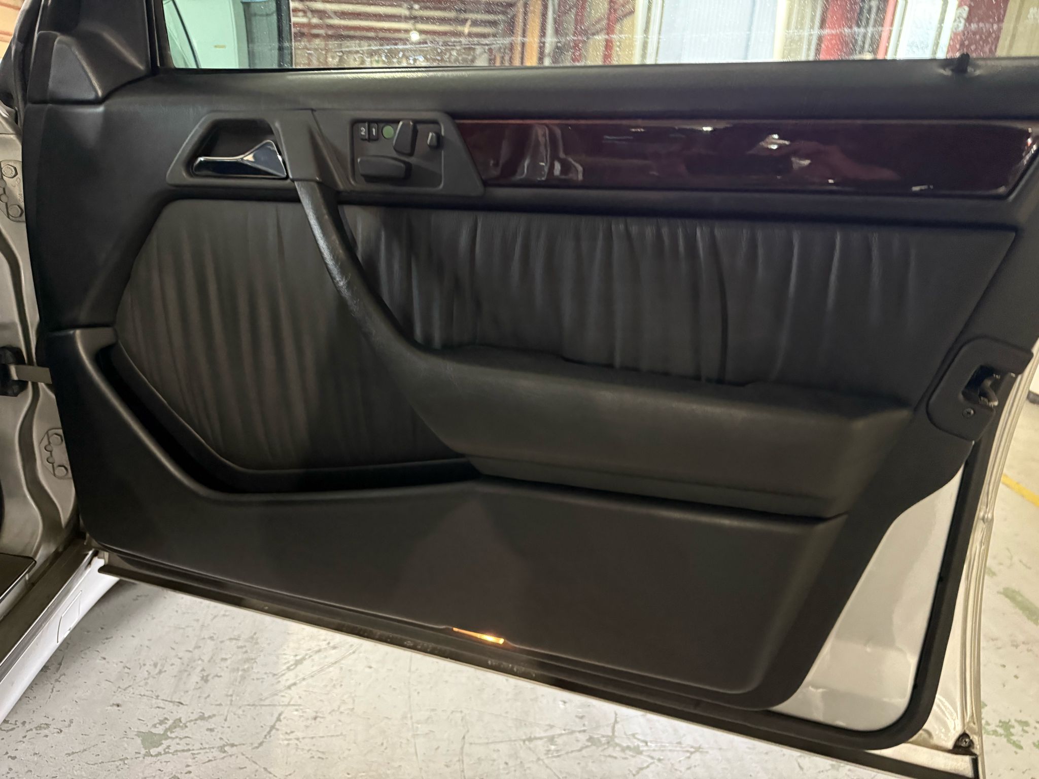 1992 Mercedes Benz 500E — Photo 10 / 17