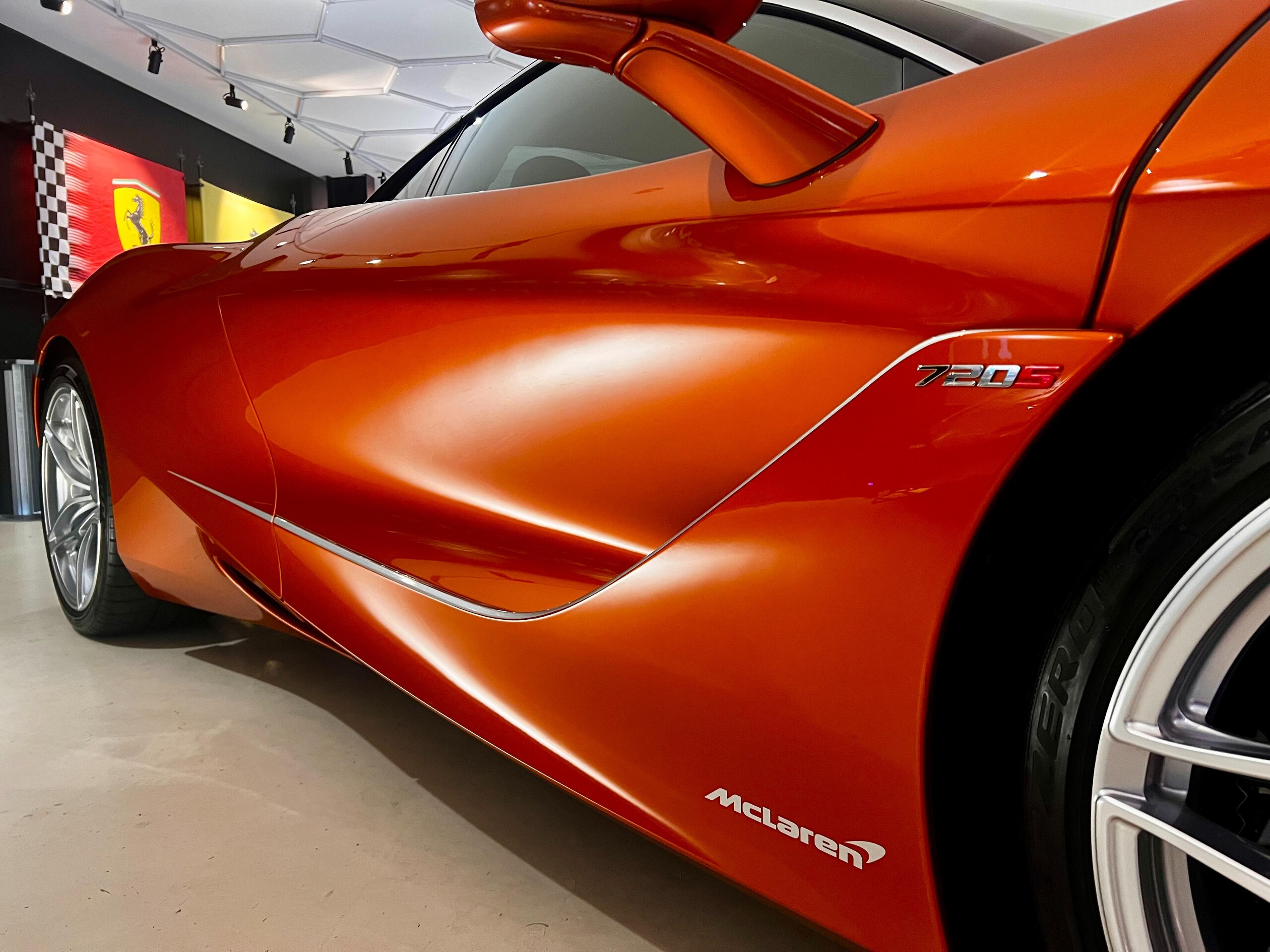 2018 McLaren 720S — Photo 16 / 20