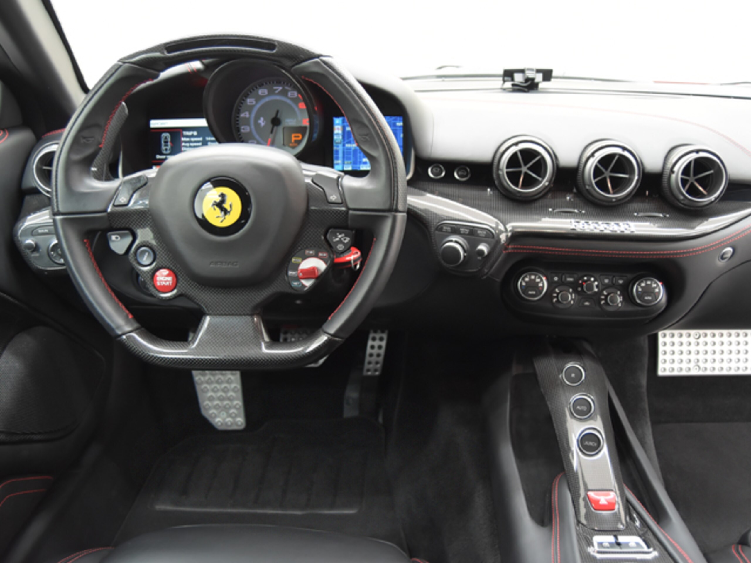 2015 Ferrari F12 Berlinetta — Photo 9 / 17