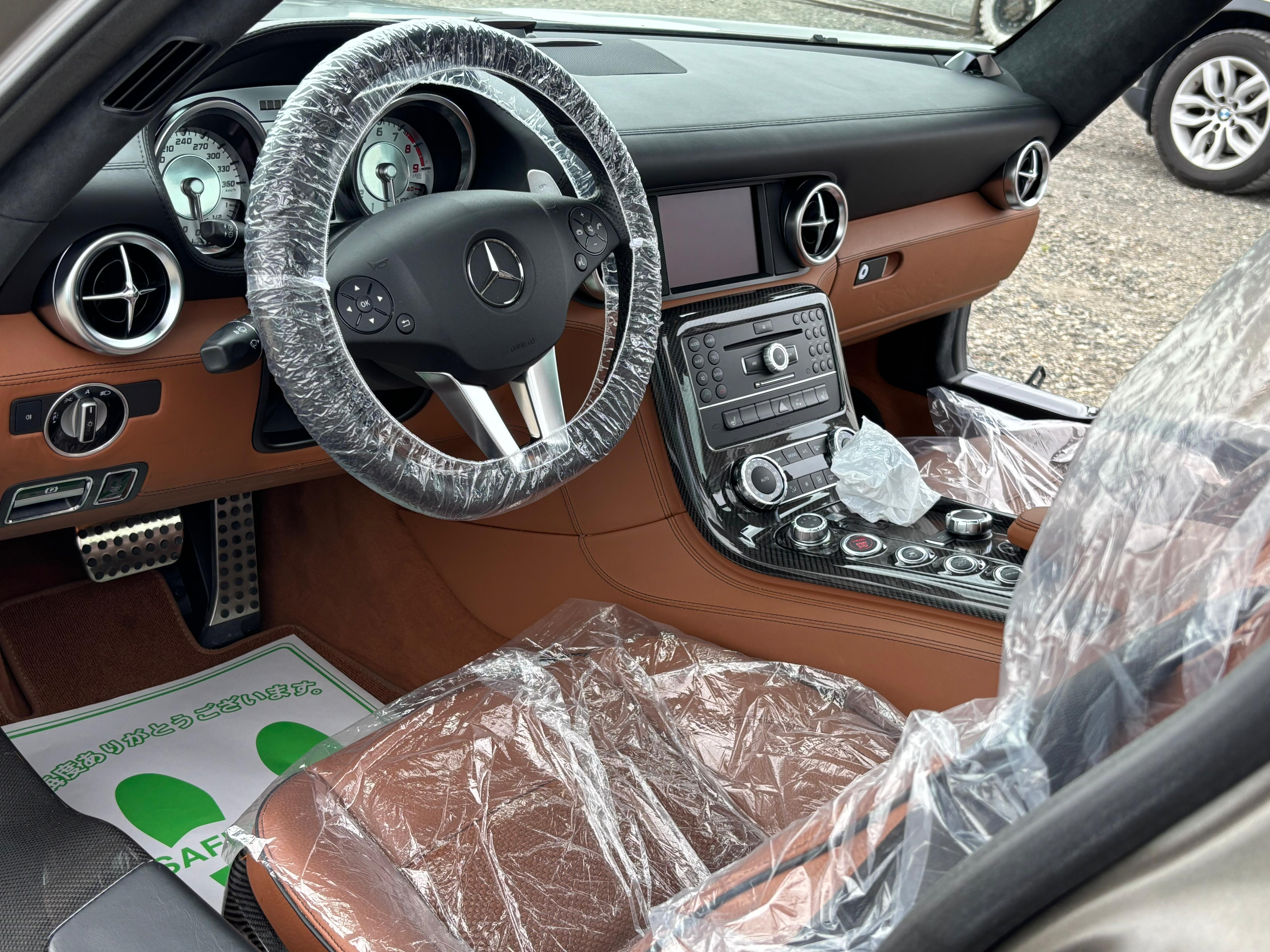 2011 Mercedes Benz SLS AMG — Photo 6 / 17