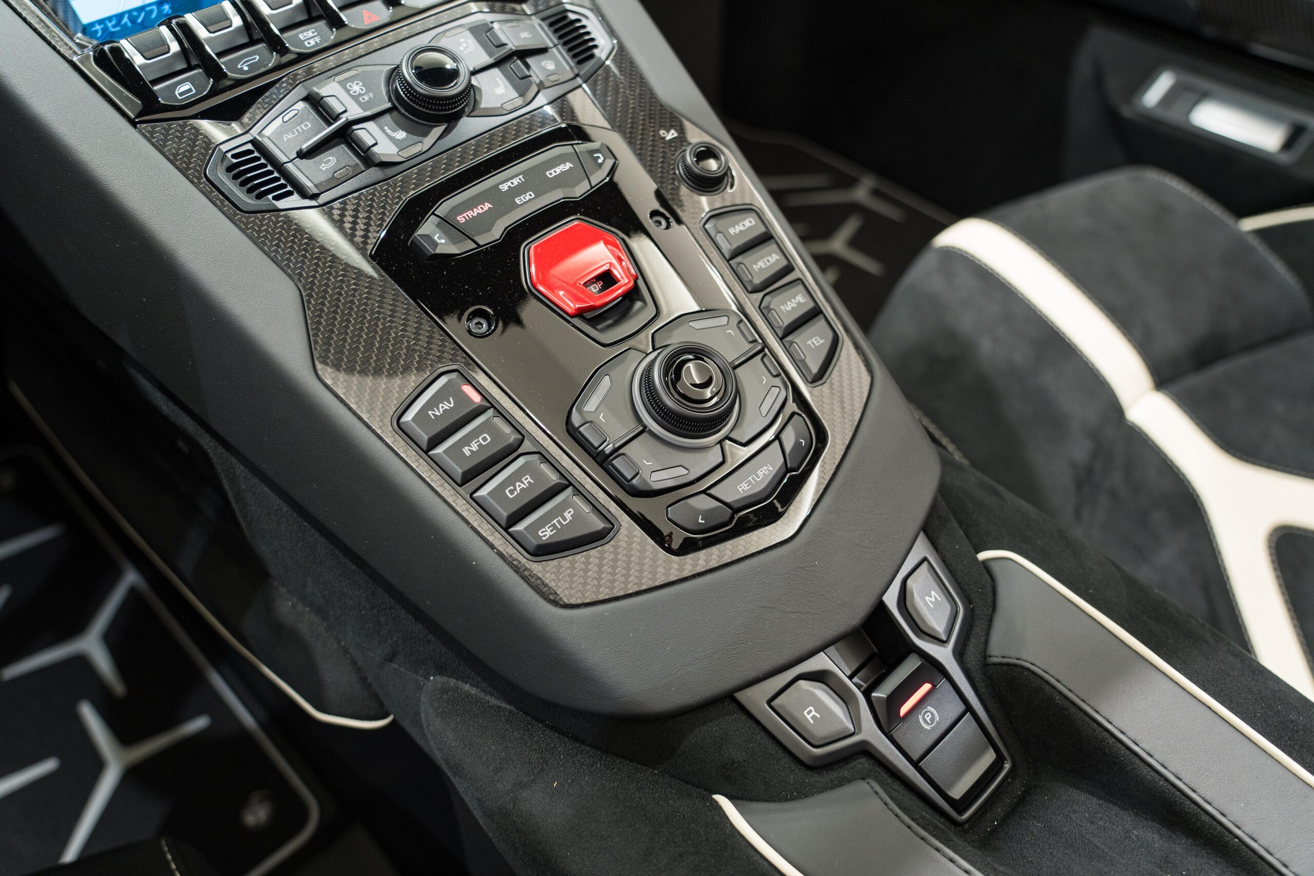 2021 Lamborghini Aventador SVJ Roadster — Photo 19 / 27