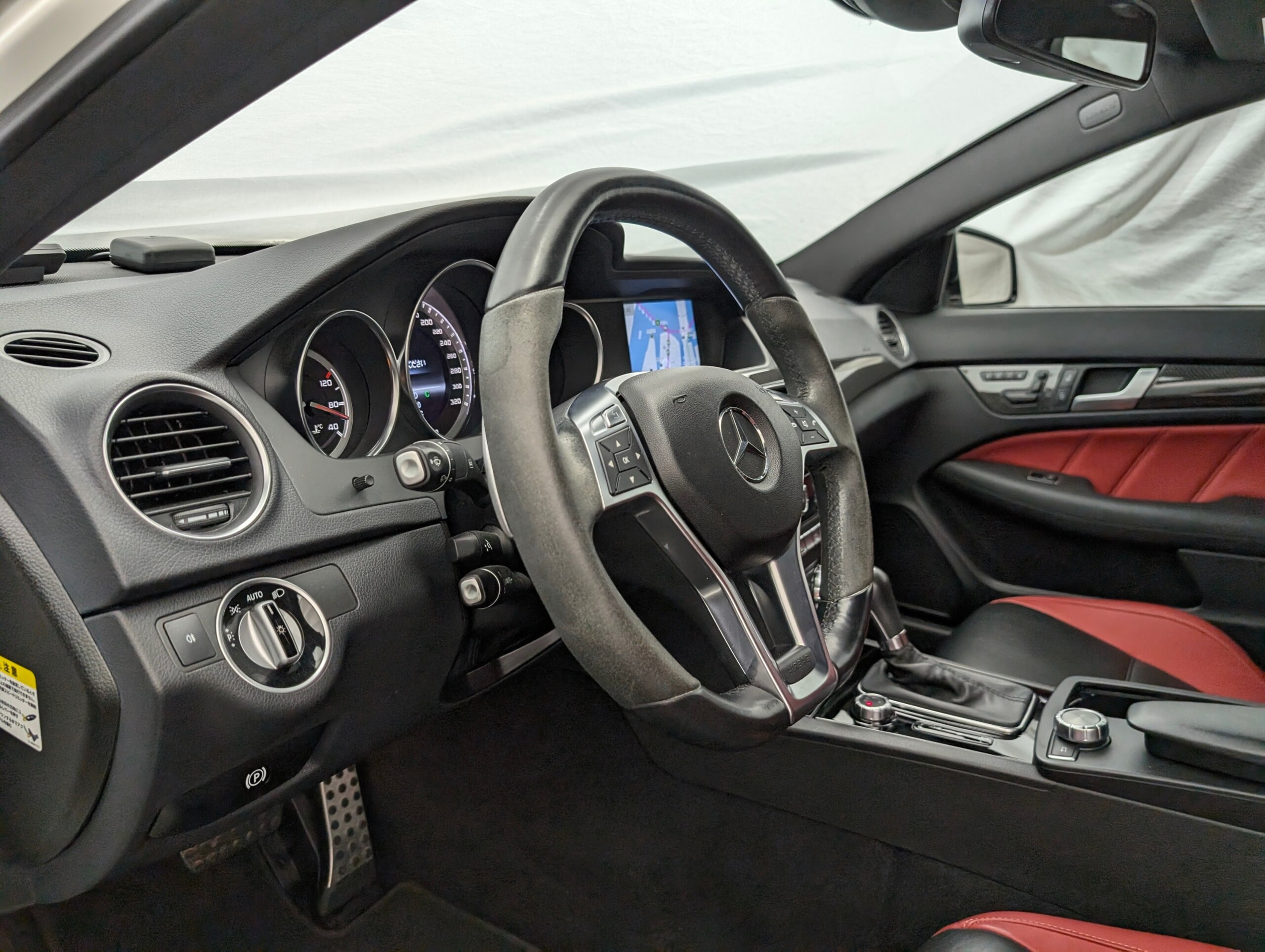 2012 Mercedes Benz C63 AMG — Photo 8 / 21