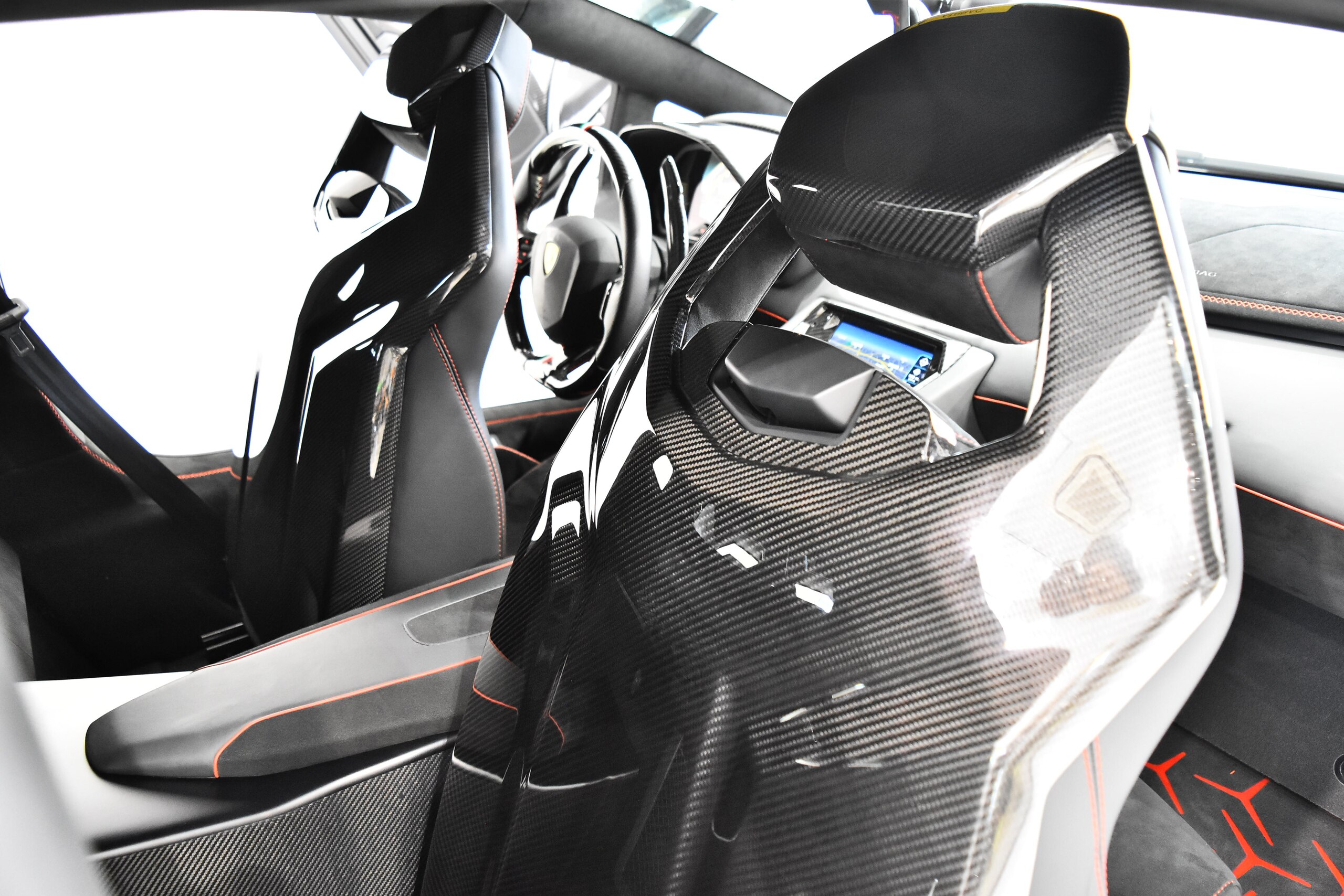 2019 Lamborghini Aventador SVJ — Photo 14 / 19