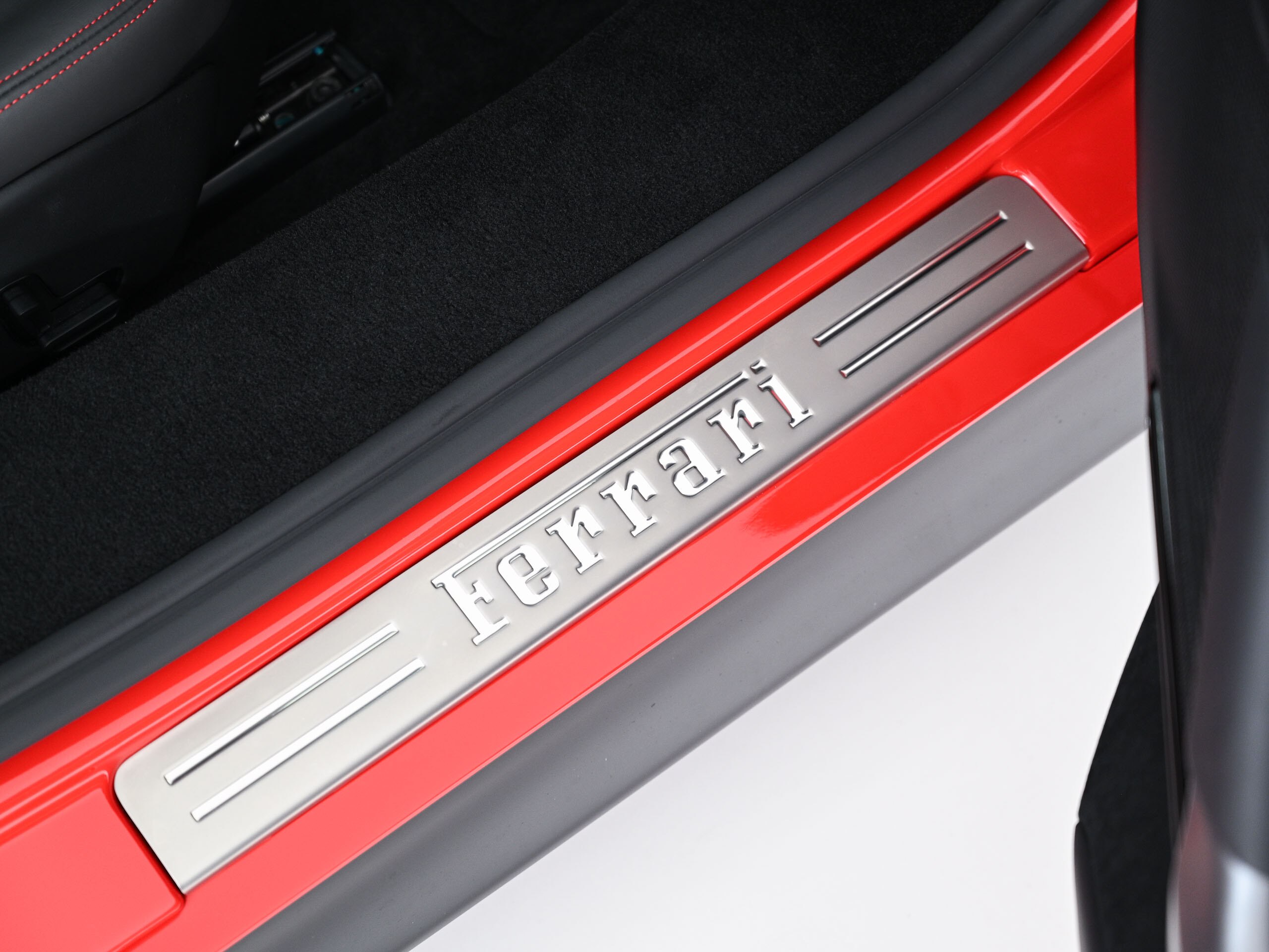 2021 Ferrari SF90 Stradale — Photo 15 / 22