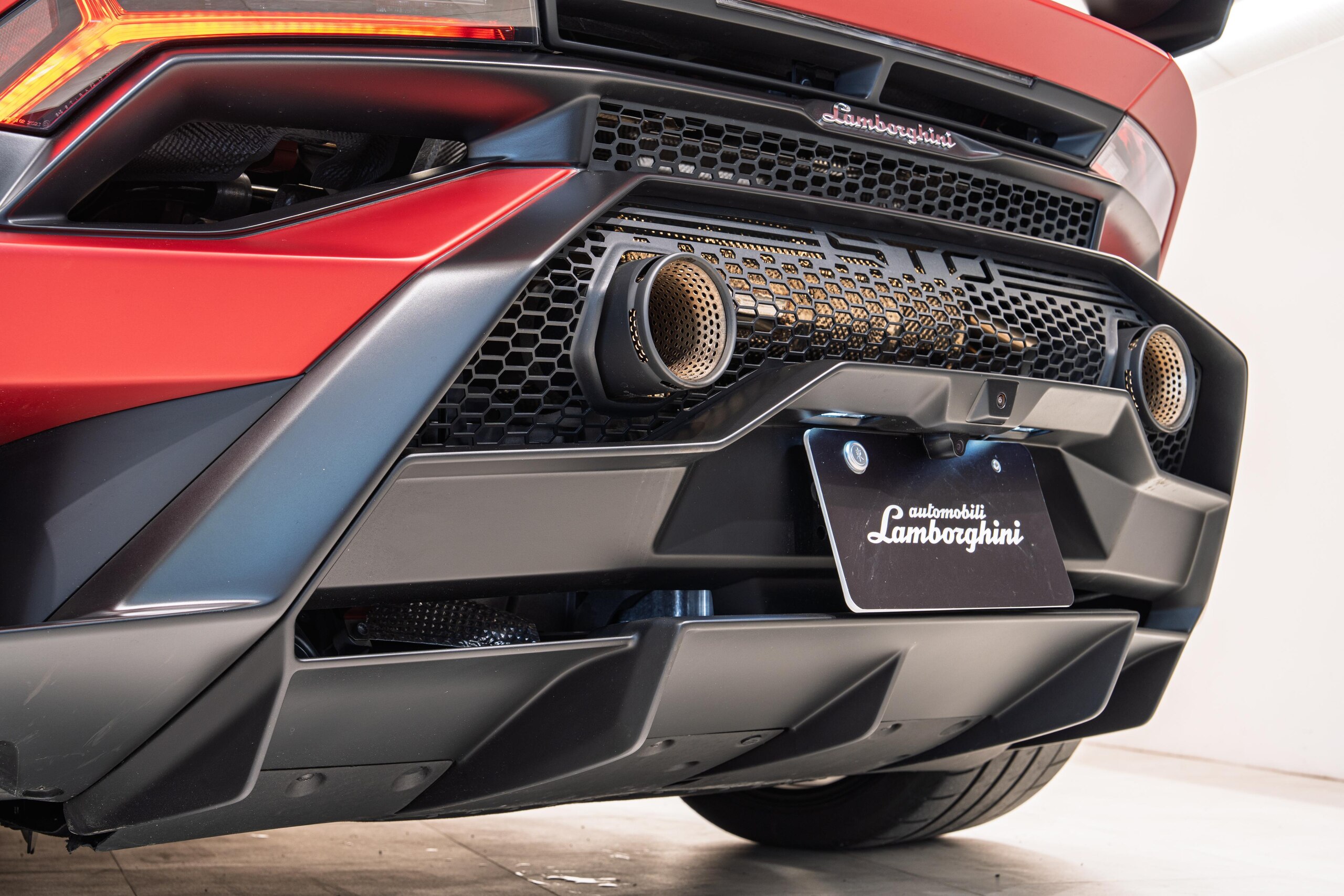 2022 Lamborghini Huracán STO — Photo 15 / 28