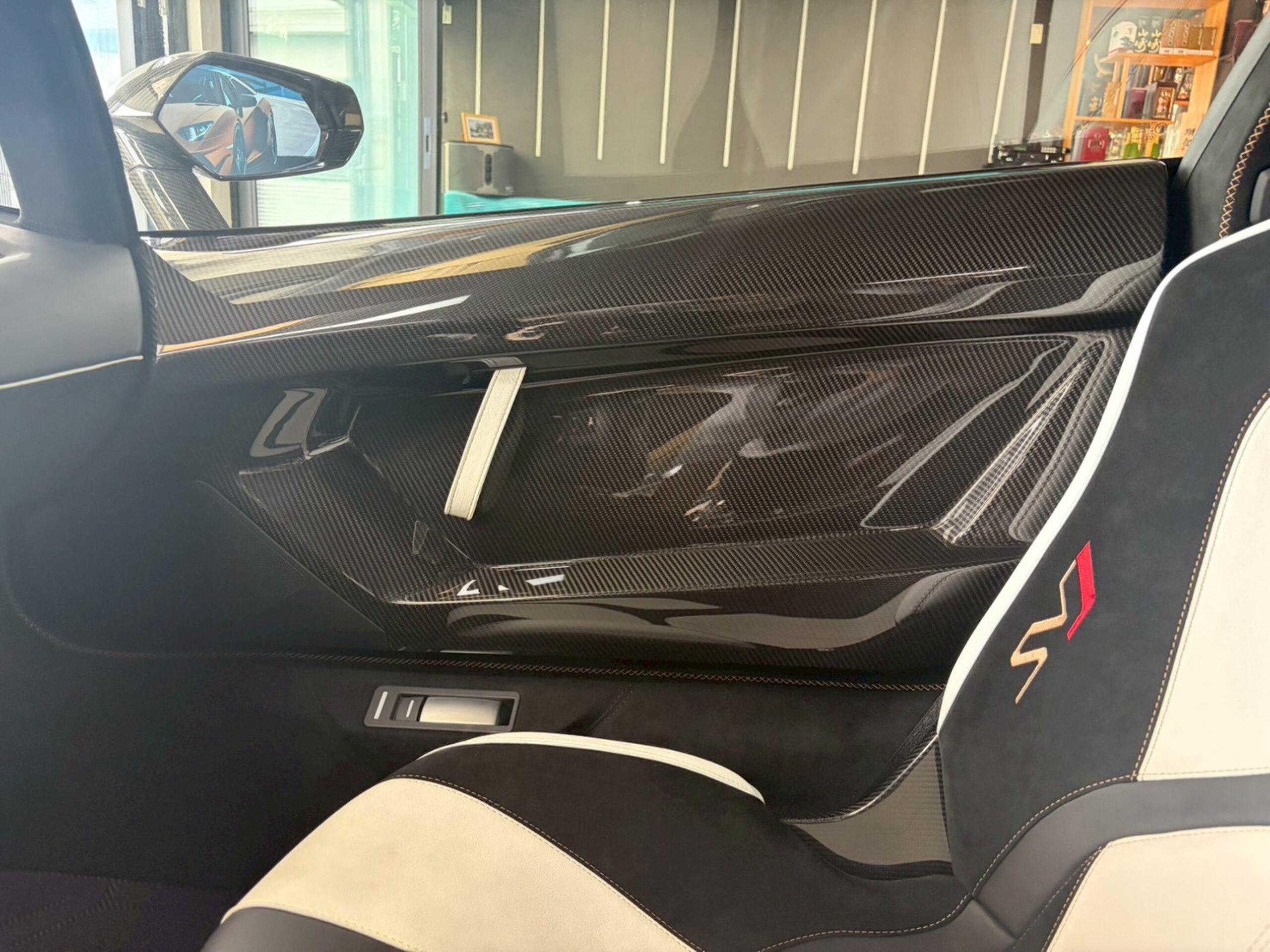 2019 Lamborghini Aventador SVJ — Photo 13 / 41