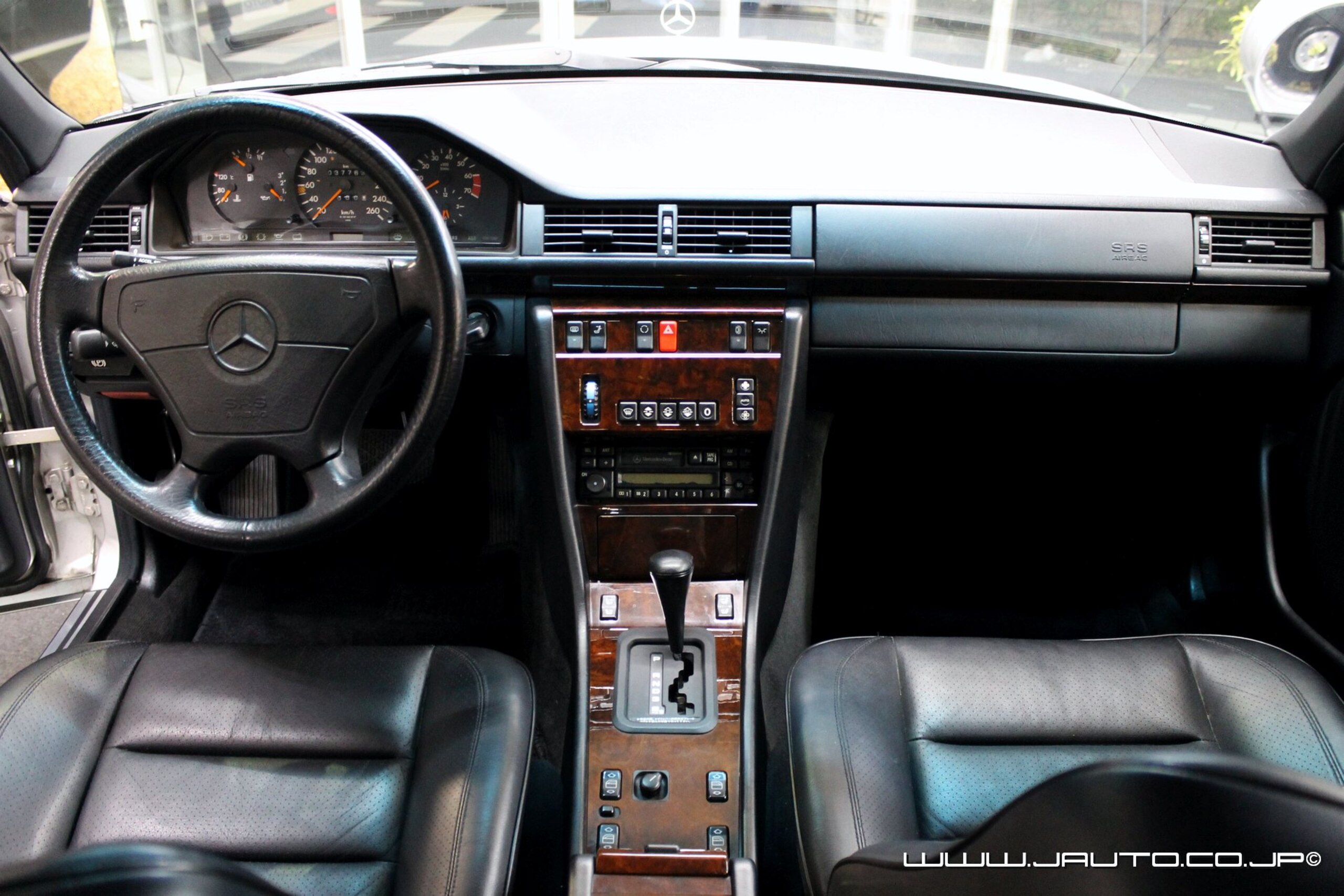 1994 Mercedes Benz E500 — Photo 7 / 14