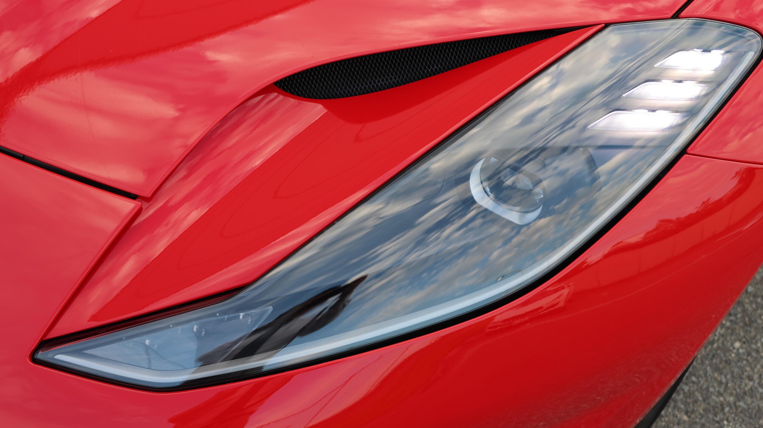 2020 Ferrari 812 Superfast — Photo 11 / 29