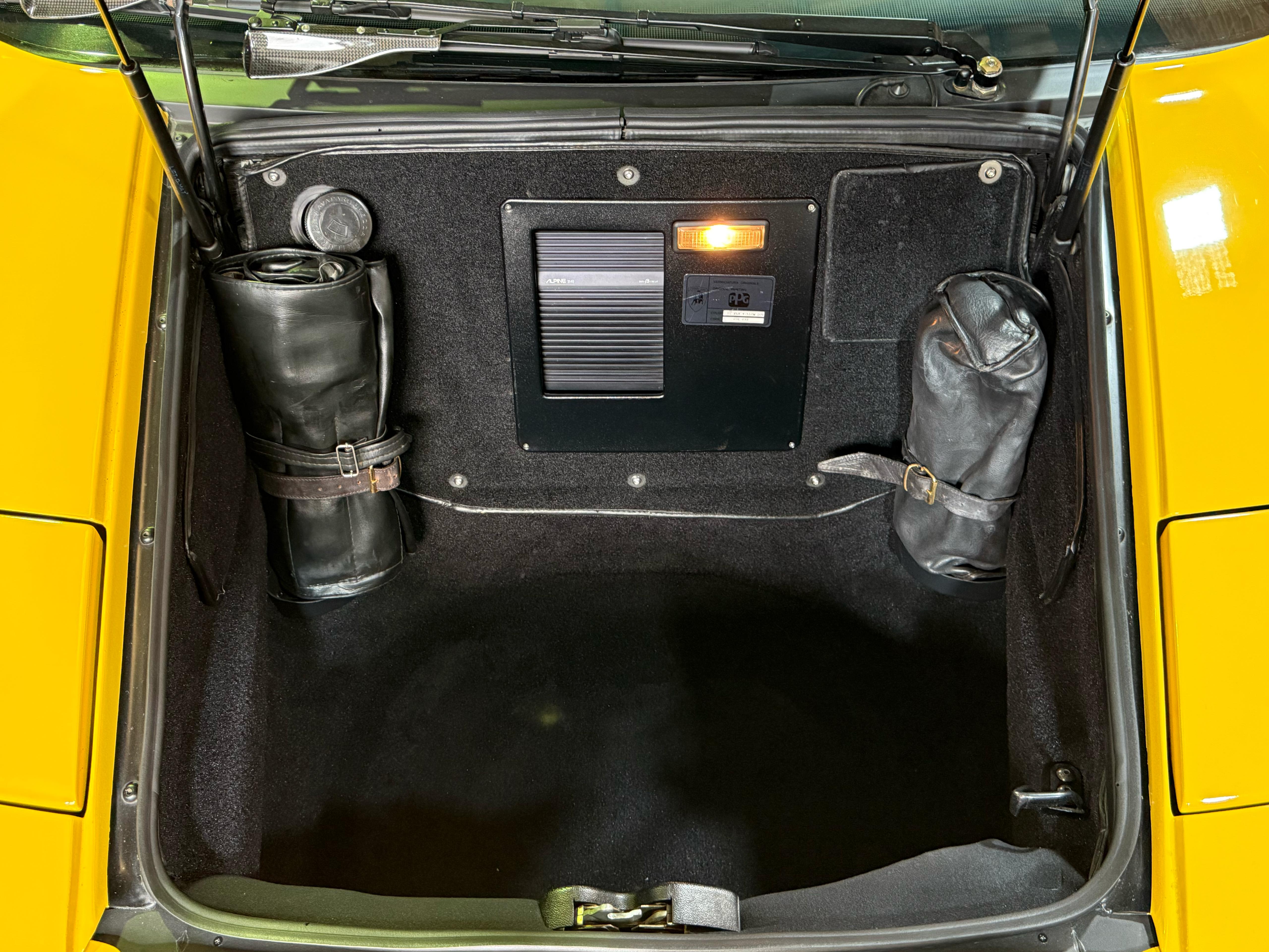 1993 Lamborghini Diablo VT — Photo 10 / 13