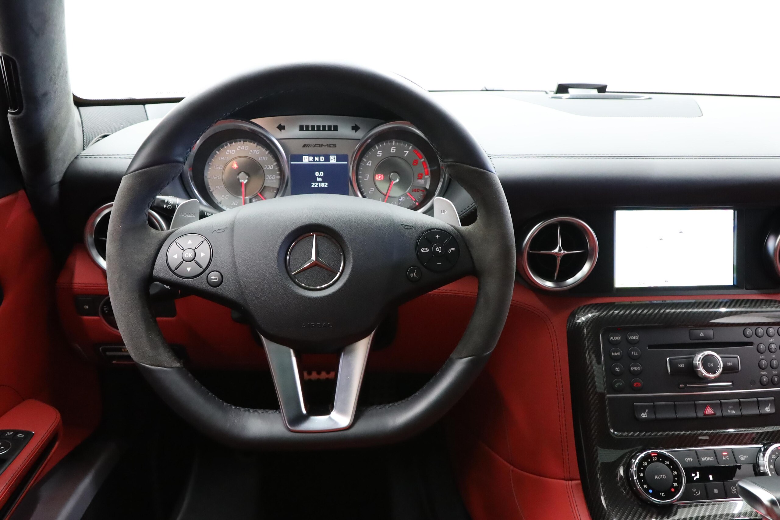 2010 Mercedes Benz SLS AMG — Photo 12 / 21
