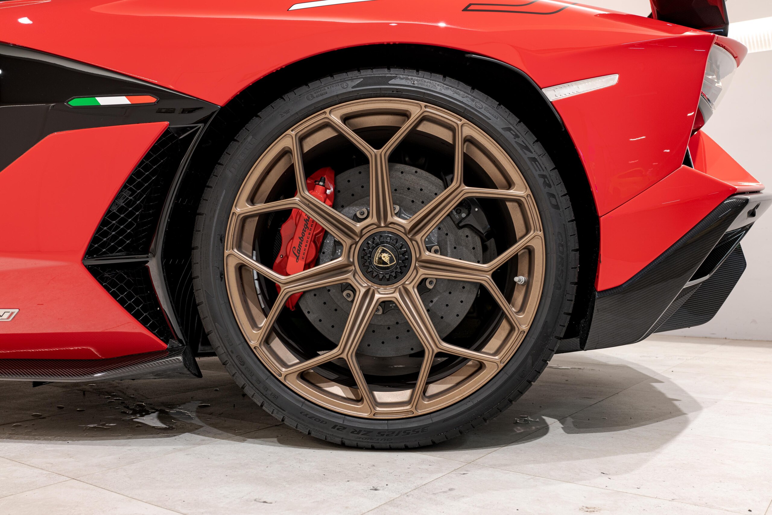2021 Lamborghini Aventador SVJ Roadster — Photo 22 / 35