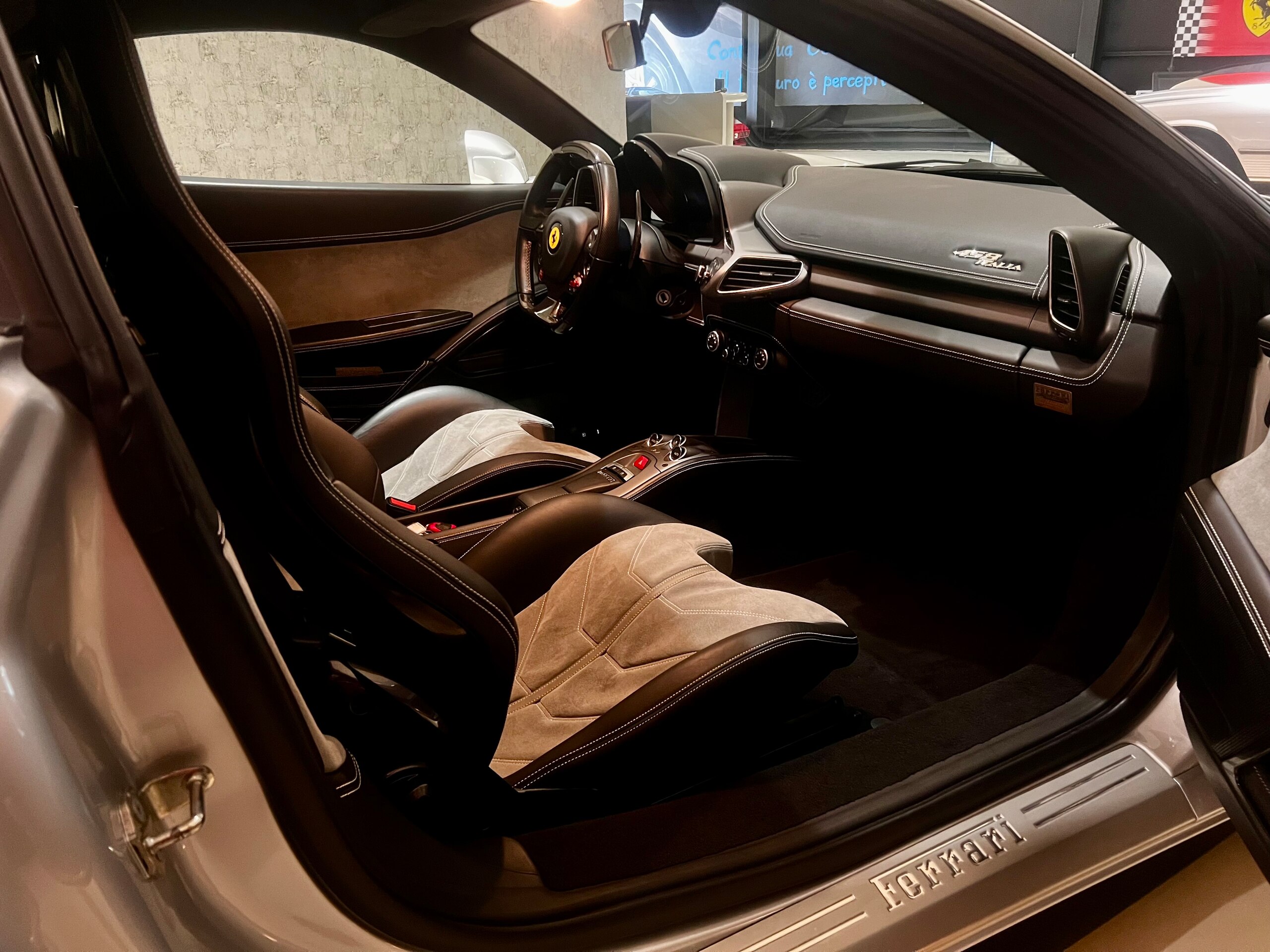 2012 Ferrari 458 Italia F1 DCT — Photo 22 / 25