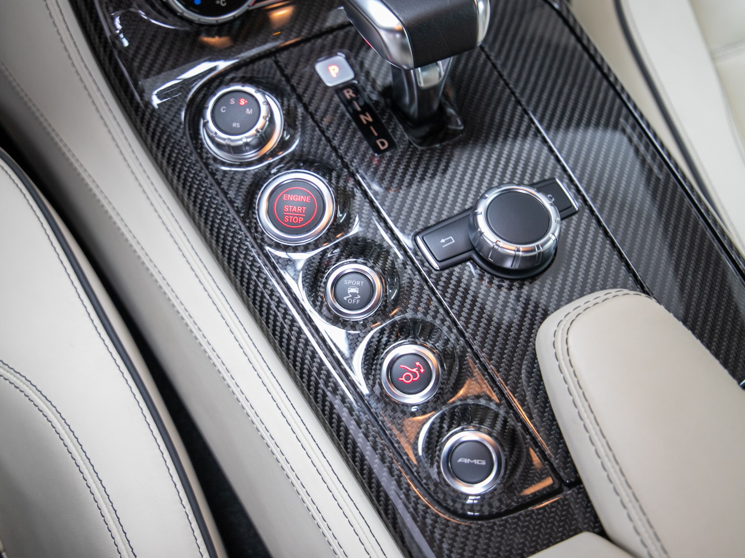 2010 Mercedes Benz SLS AMG — Photo 13 / 19