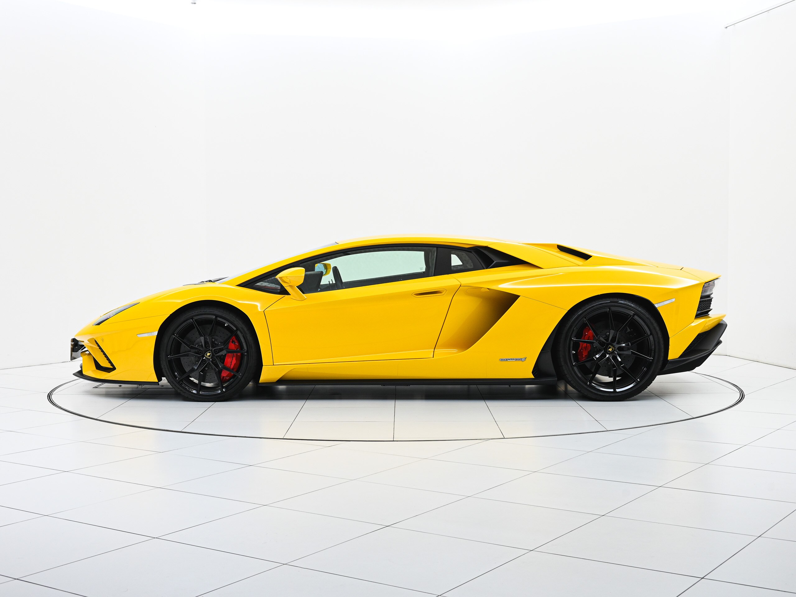 2017 Lamborghini Aventador S — Photo 6 / 19