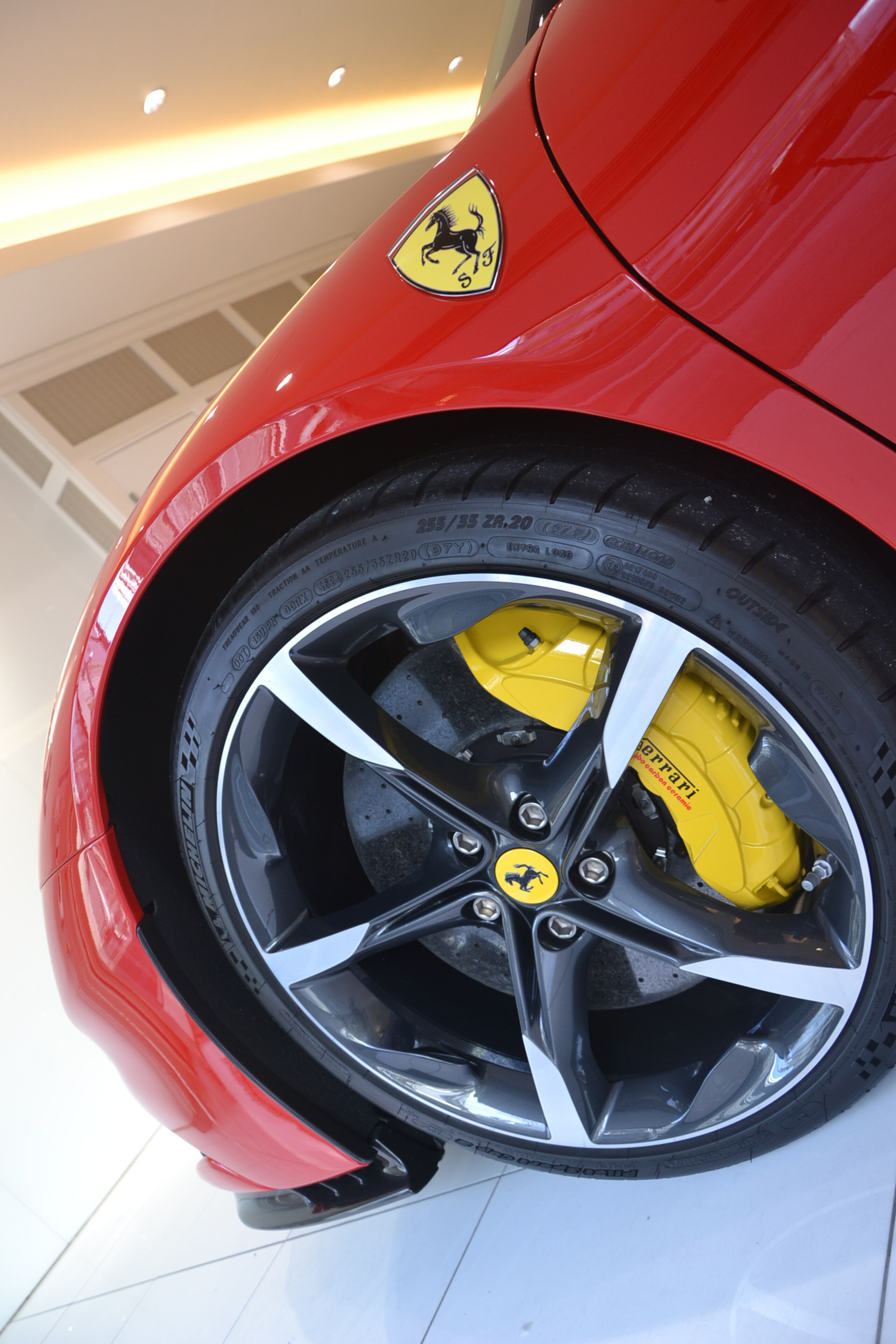 2021 Ferrari SF90 Stradale — Photo 17 / 19
