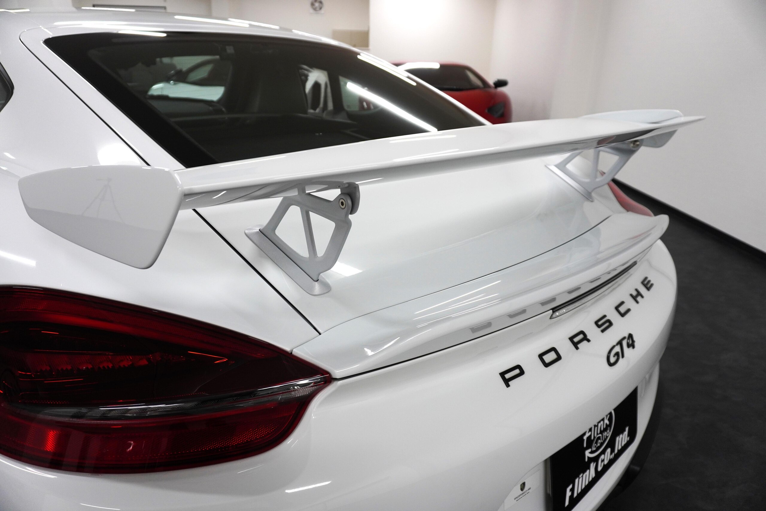 2015 Porsche Cayman GT4 — Photo 9 / 17