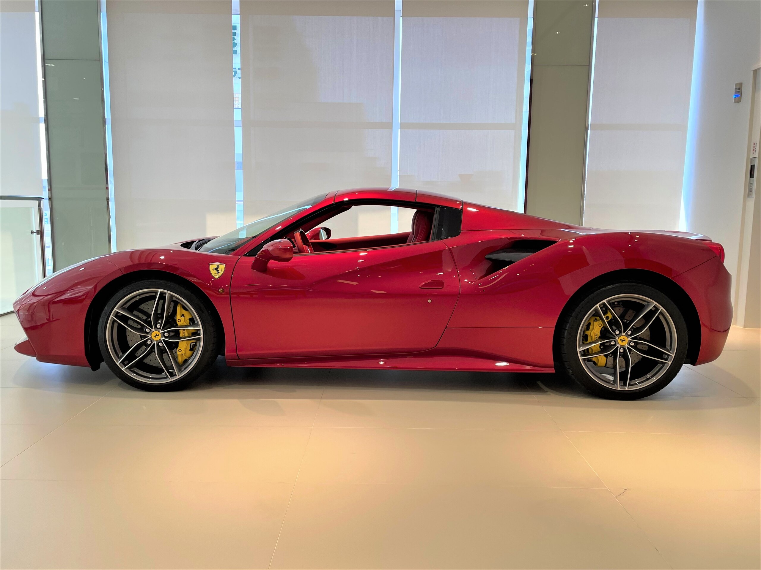 2018 Ferrari 488 Spider — Photo 8 / 29