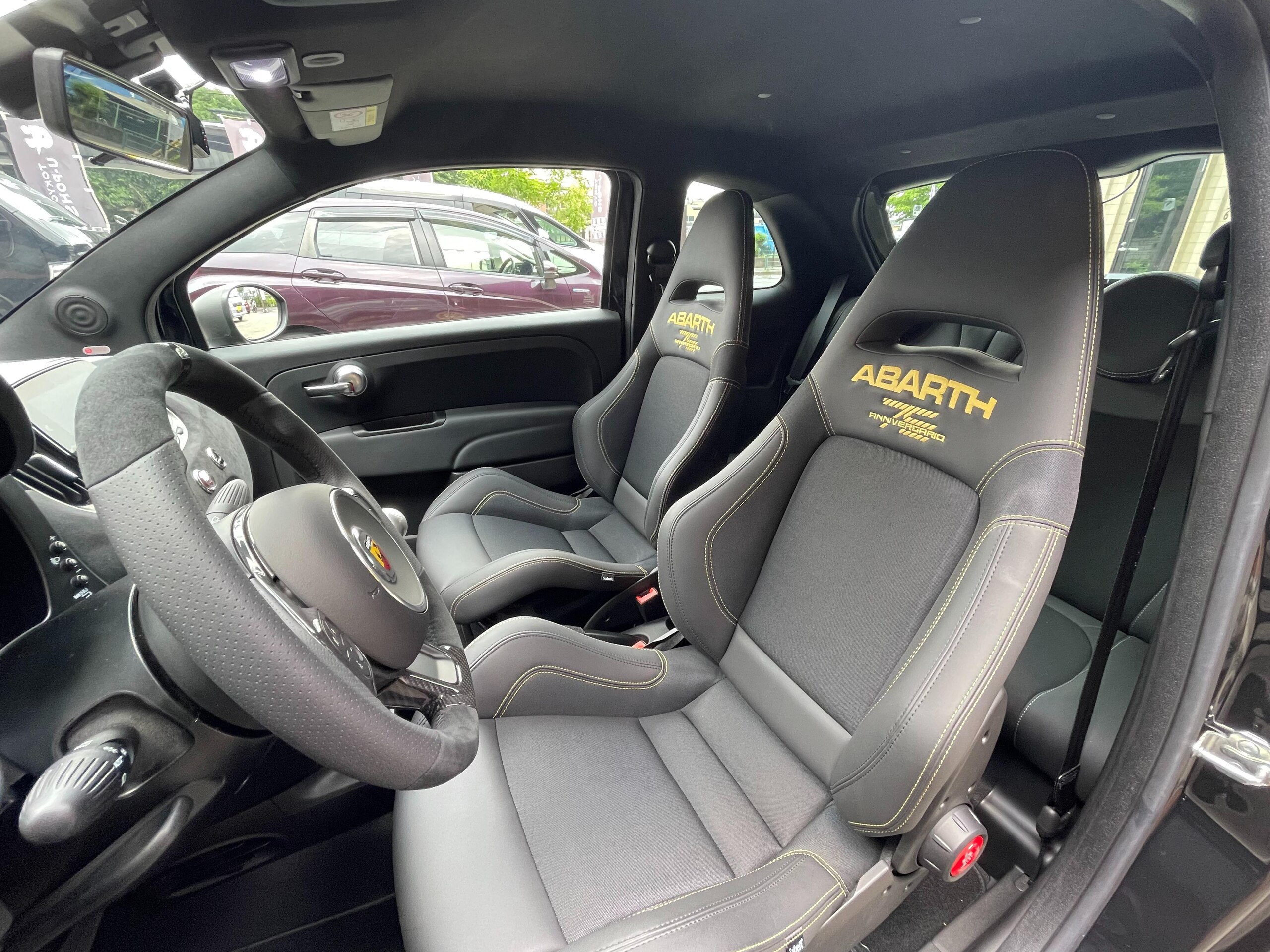 2025 Abarth 695 75th Anniversary — Photo 7 / 33