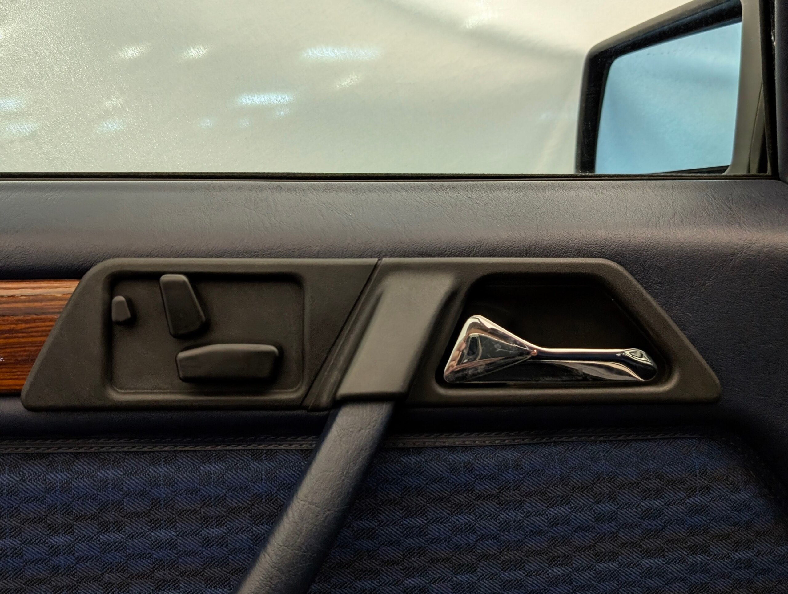 1992 Mercedes Benz 300E — Photo 14 / 21