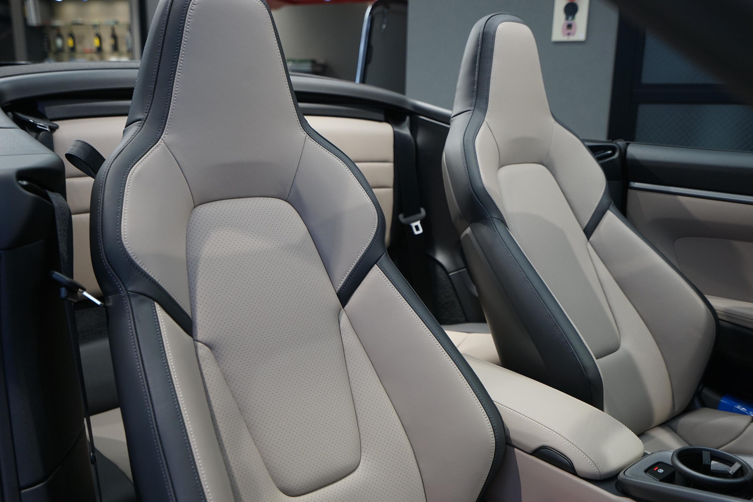 2024 Porsche 911 Carrera Cabriolet — Photo 17 / 20