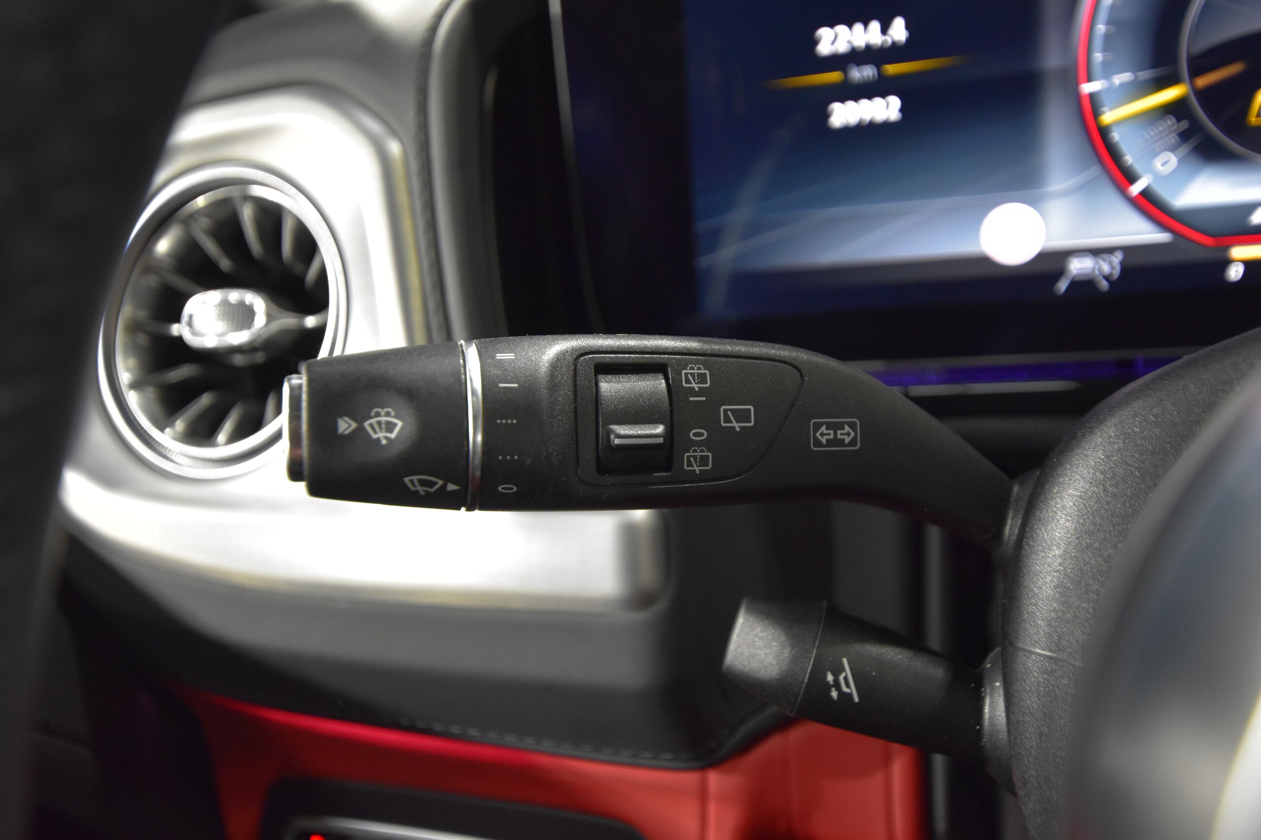 2020 Mercedes Benz G63 AMG — Photo 18 / 32