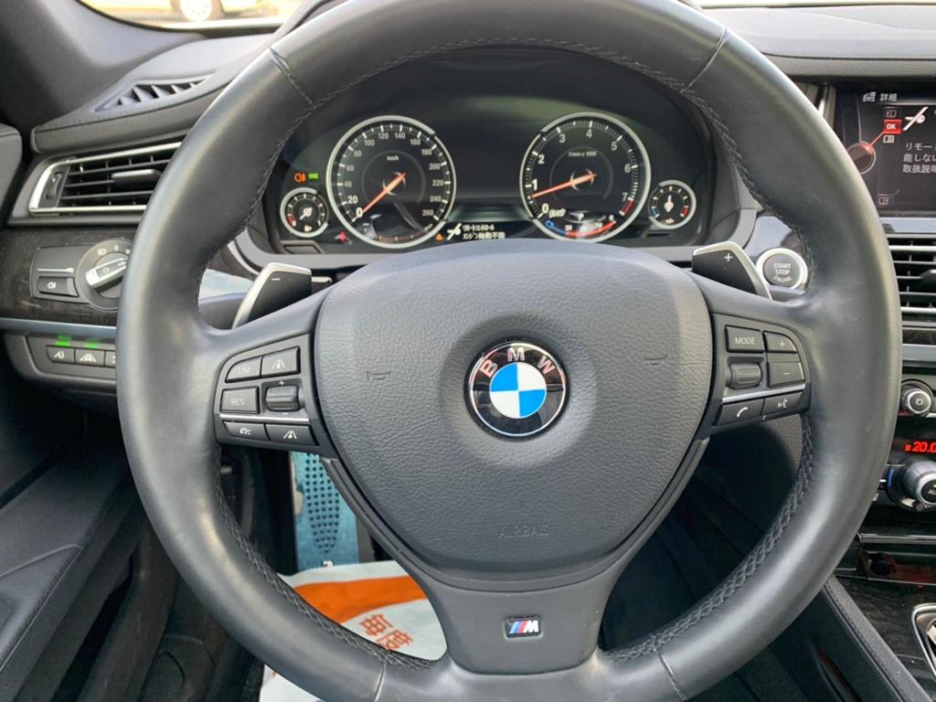 2015 BMW 740i M Sport — Photo 17 / 27