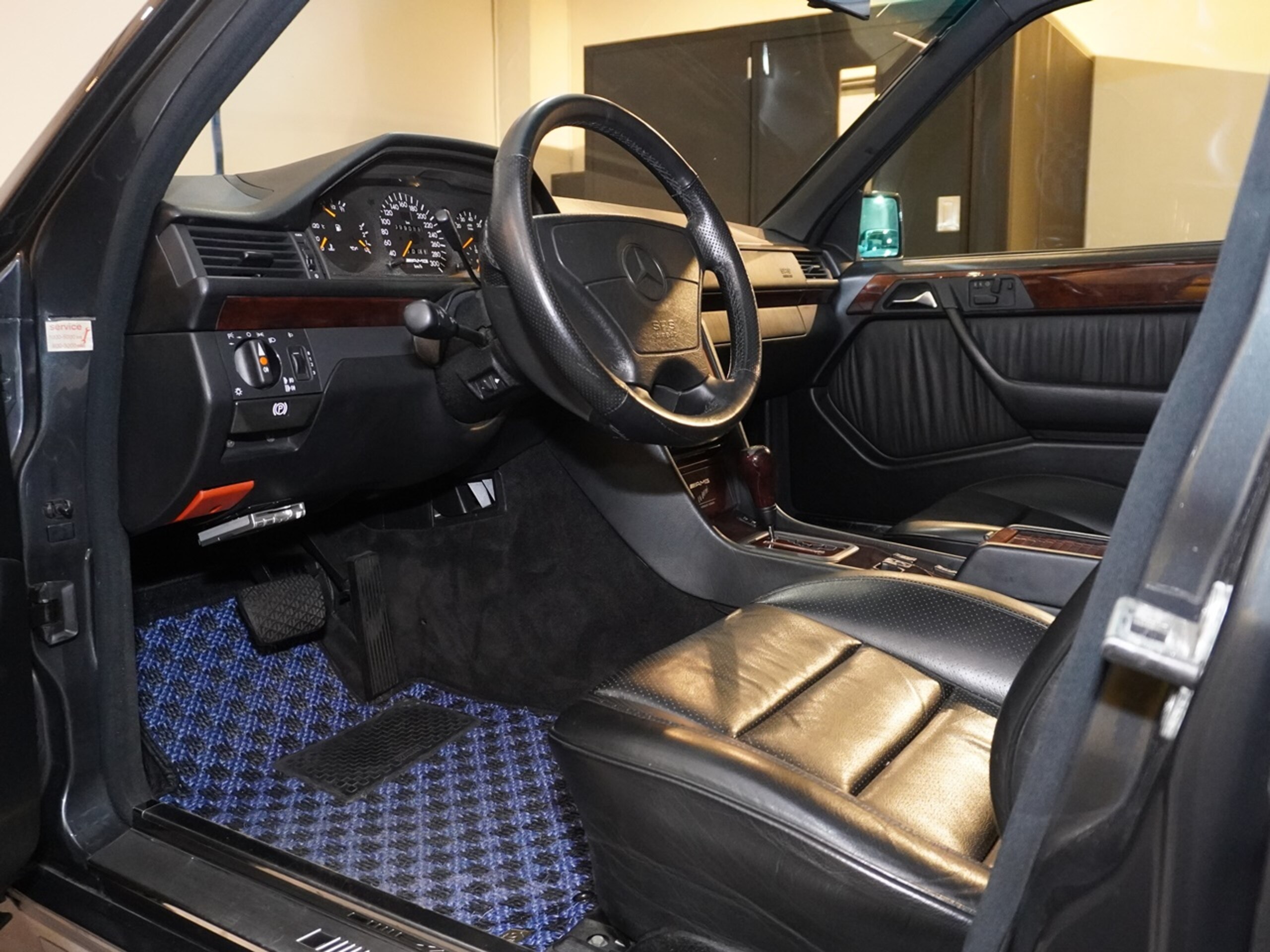 1993 Mercedes Benz E60 AMG — Photo 7 / 24