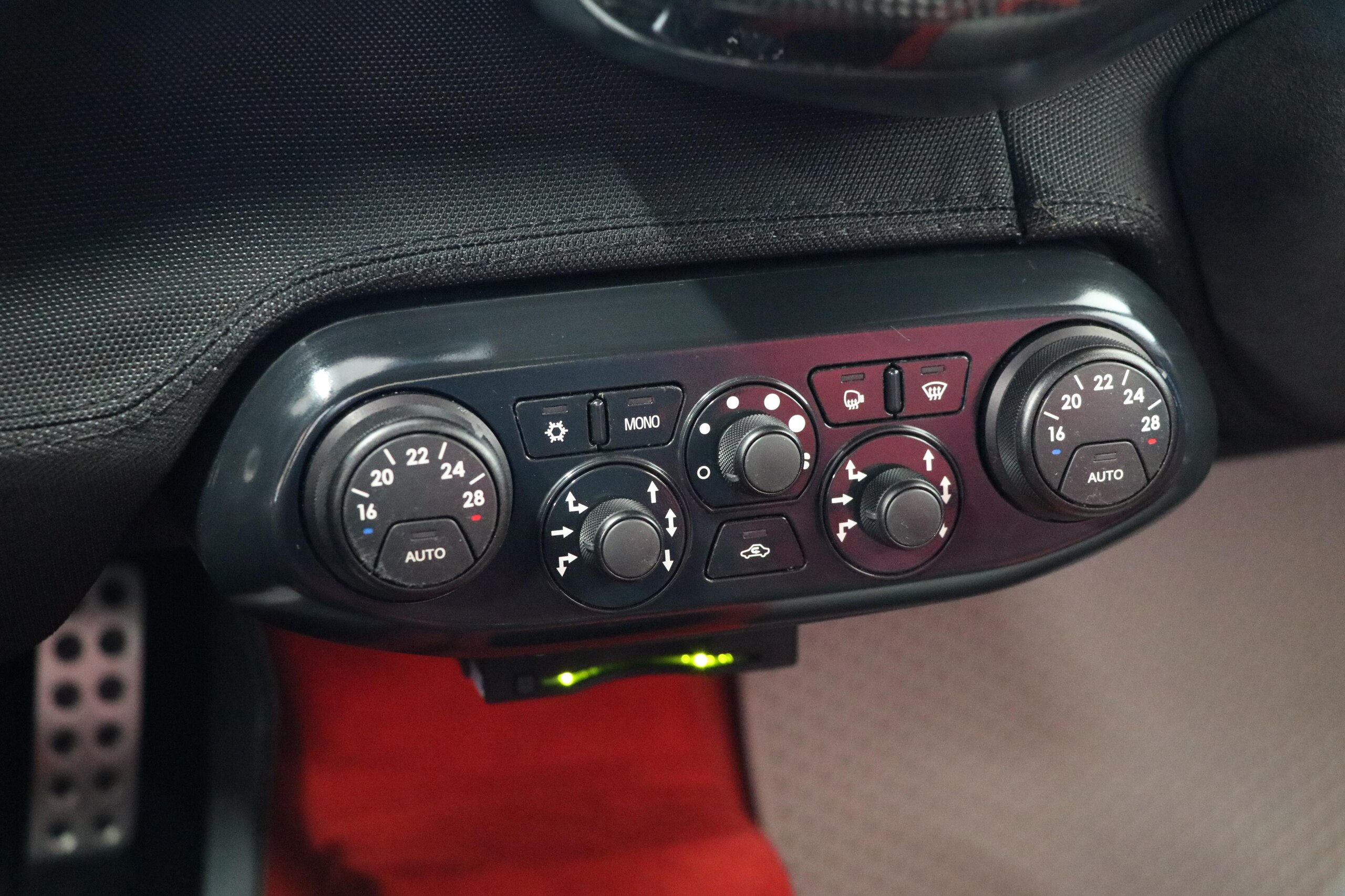 2015 Ferrari 458 Speciale — Photo 12 / 19